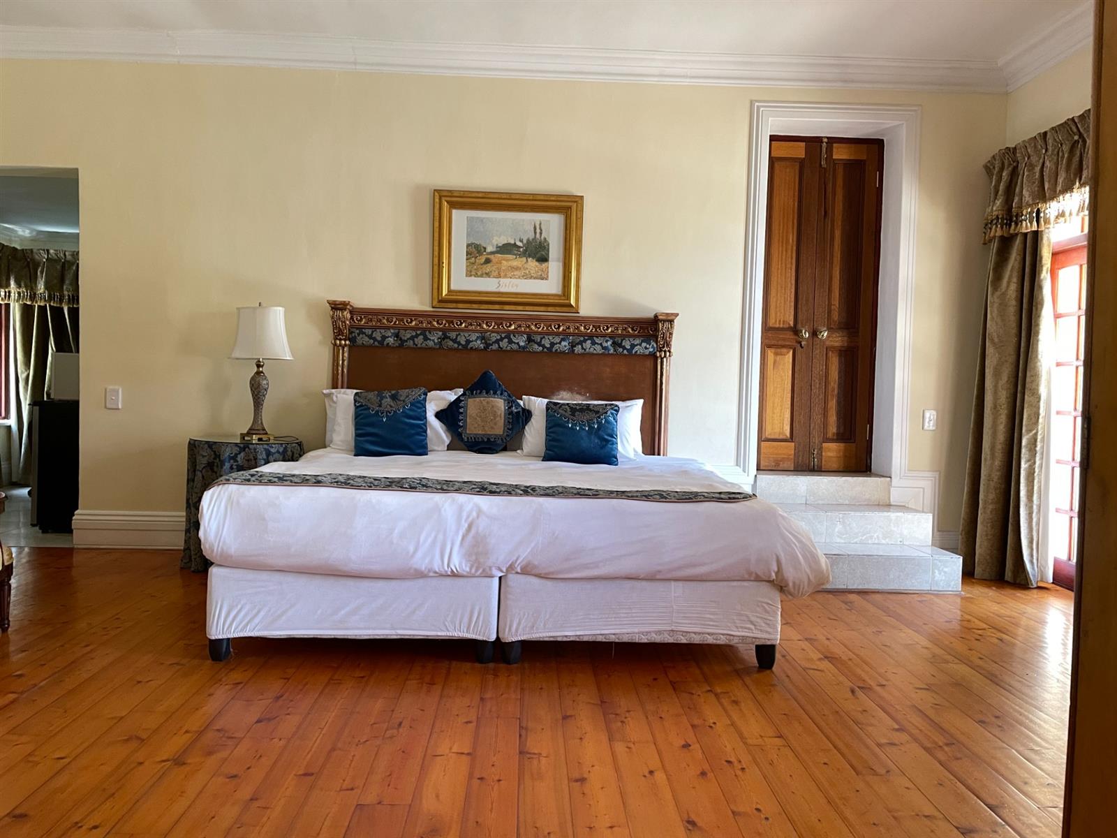 Luxury Open-Plan Studio Apartment Fully Furnished with Spacious Balcony (105)