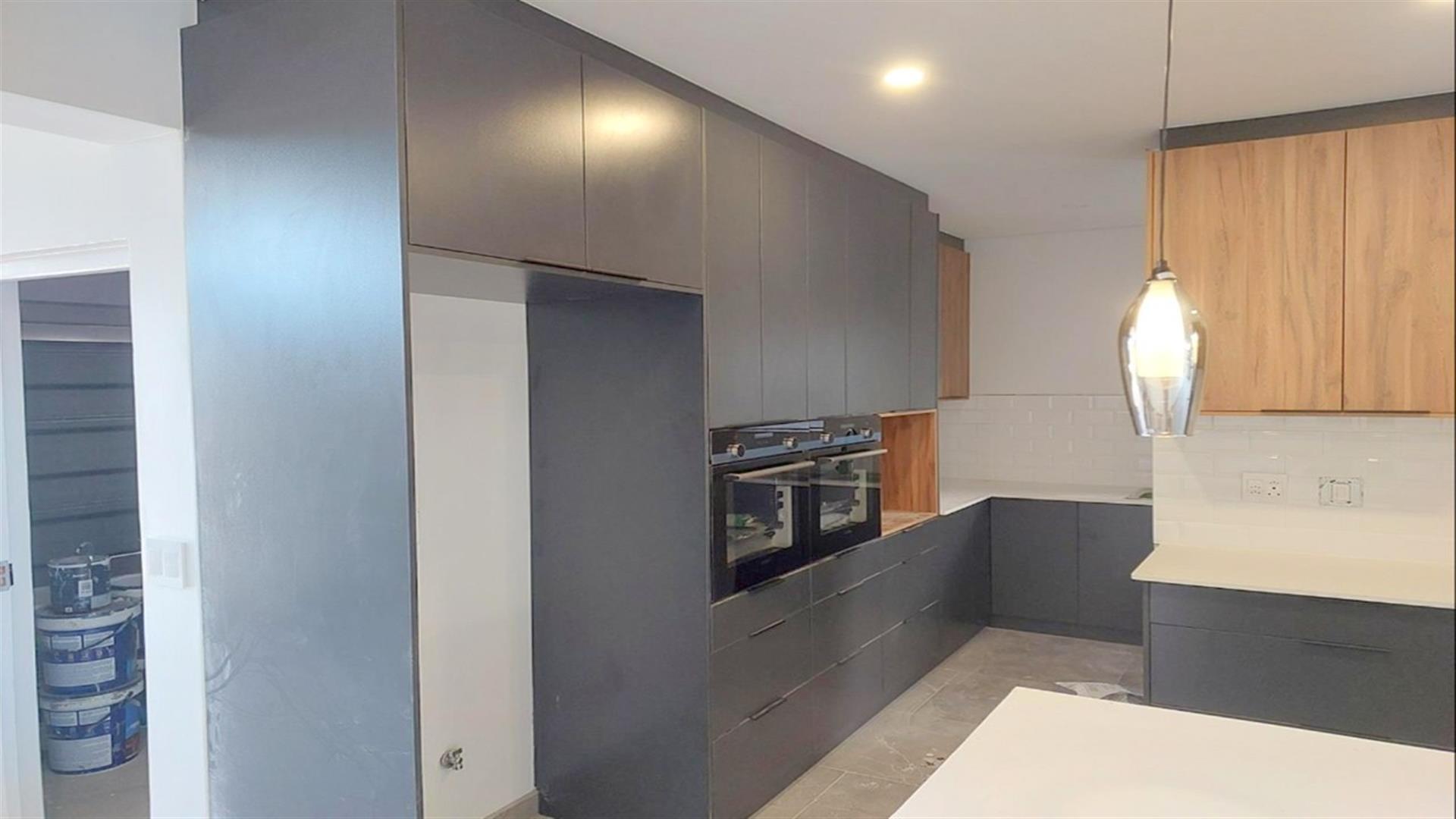 Brand new 4 Bedroom family home, awaiting it's first owner!