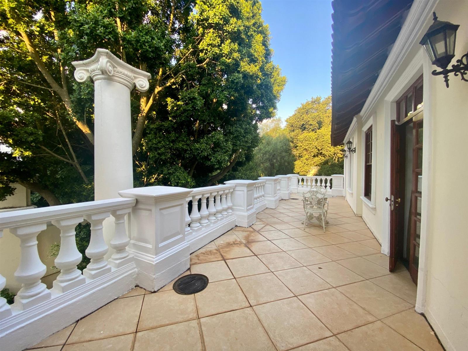 Luxury Open-Plan Studio Apartment Fully Furnished with Spacious Balcony (106)