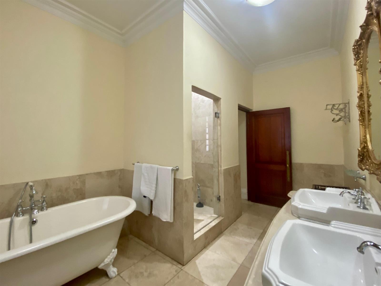 Luxury Open-Plan Studio Apartment Fully Furnished with Spacious Balcony (106)