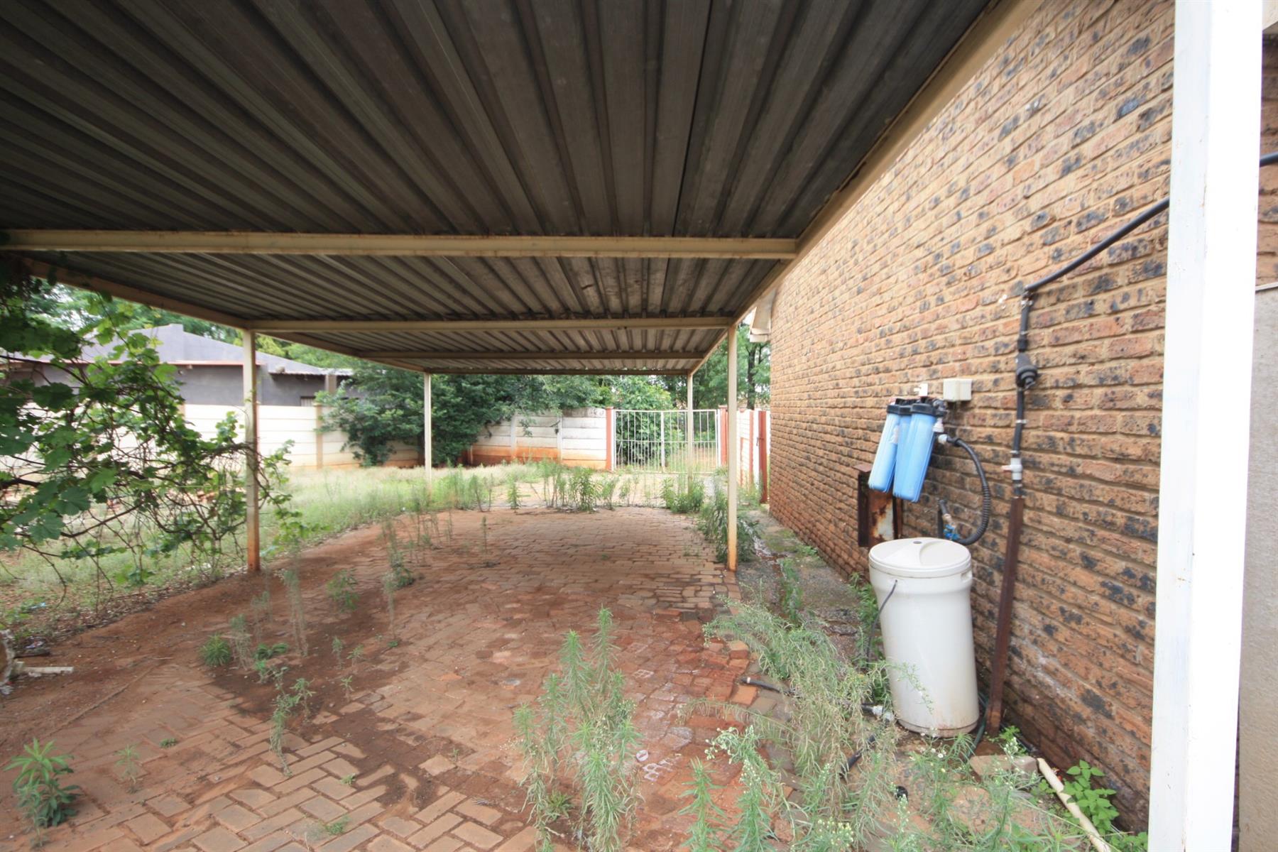 House for sale in Bedworth Park, Vereeniging, 1995 m²