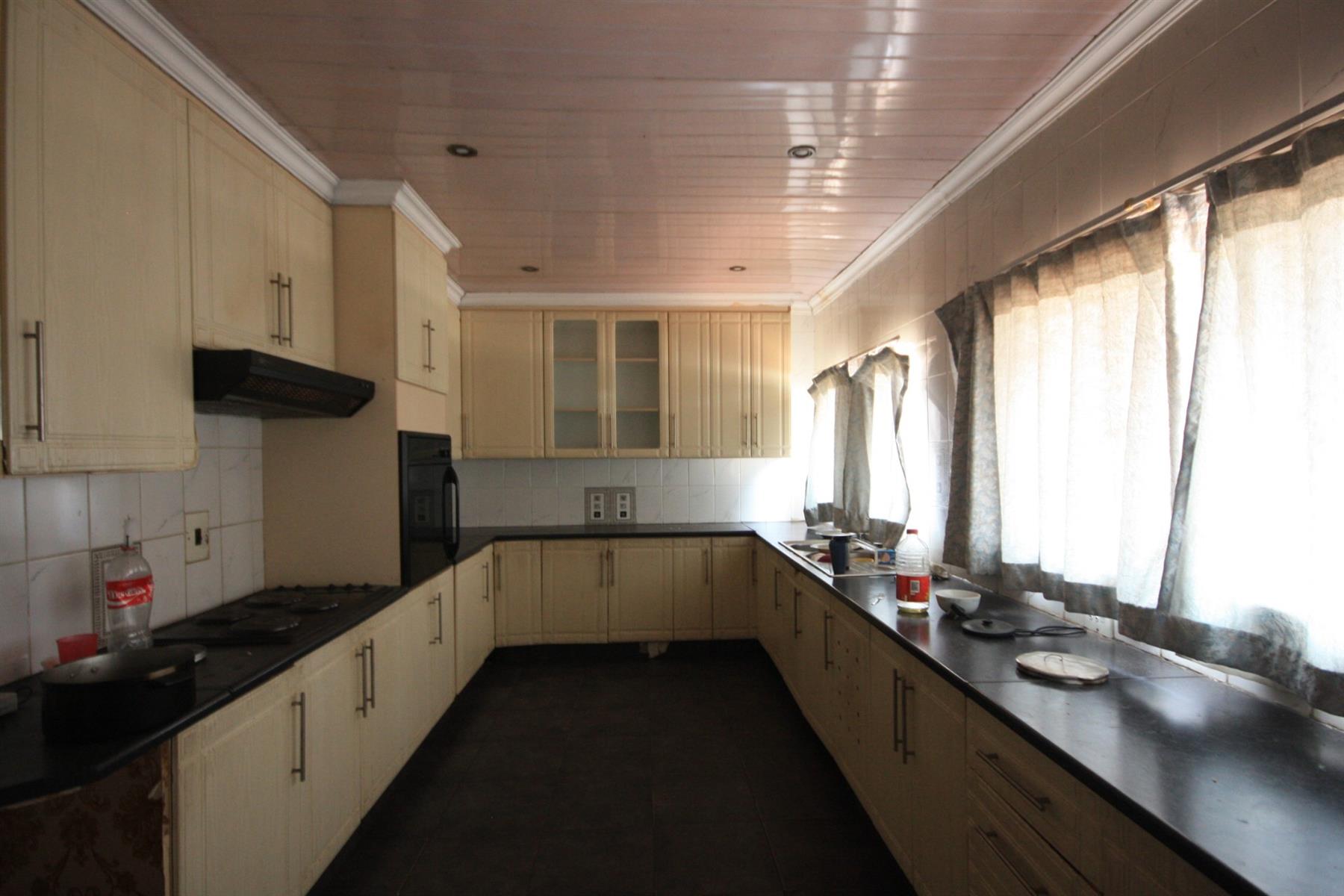 House for sale in Bedworth Park, Vereeniging, 1995 m²
