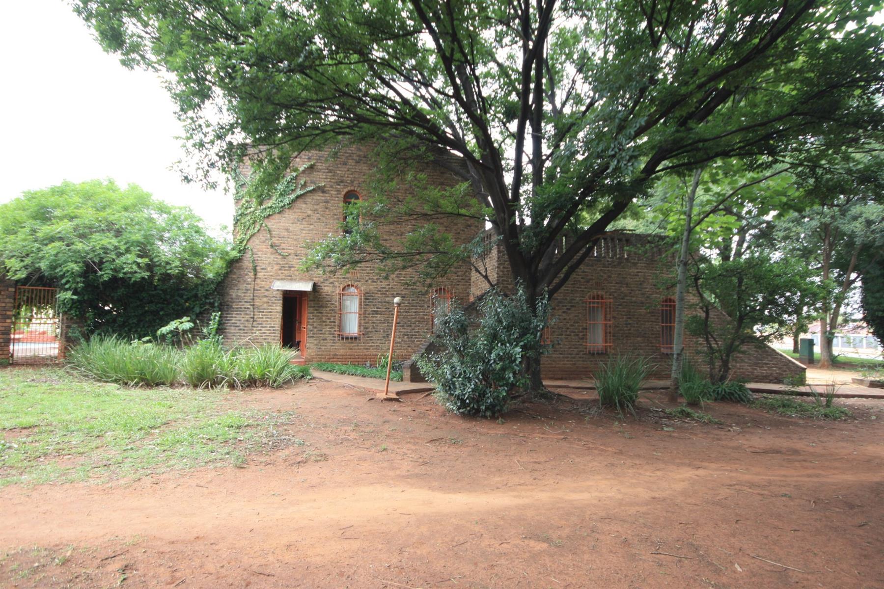 House for sale in Bedworth Park, Vereeniging, 1995 m²
