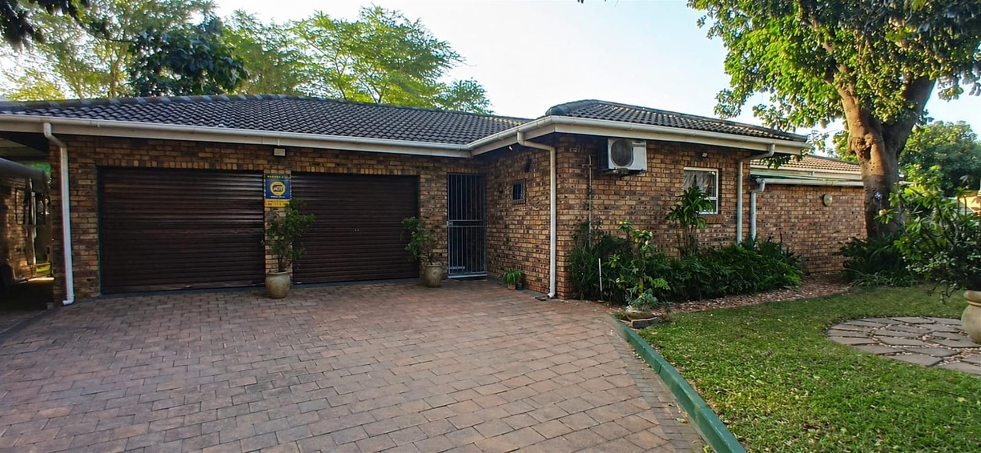 3 Bedroom house with 2 Bedroom Flatlet for Sale in Birdswood, Richards Bay, KwaZulu Natal