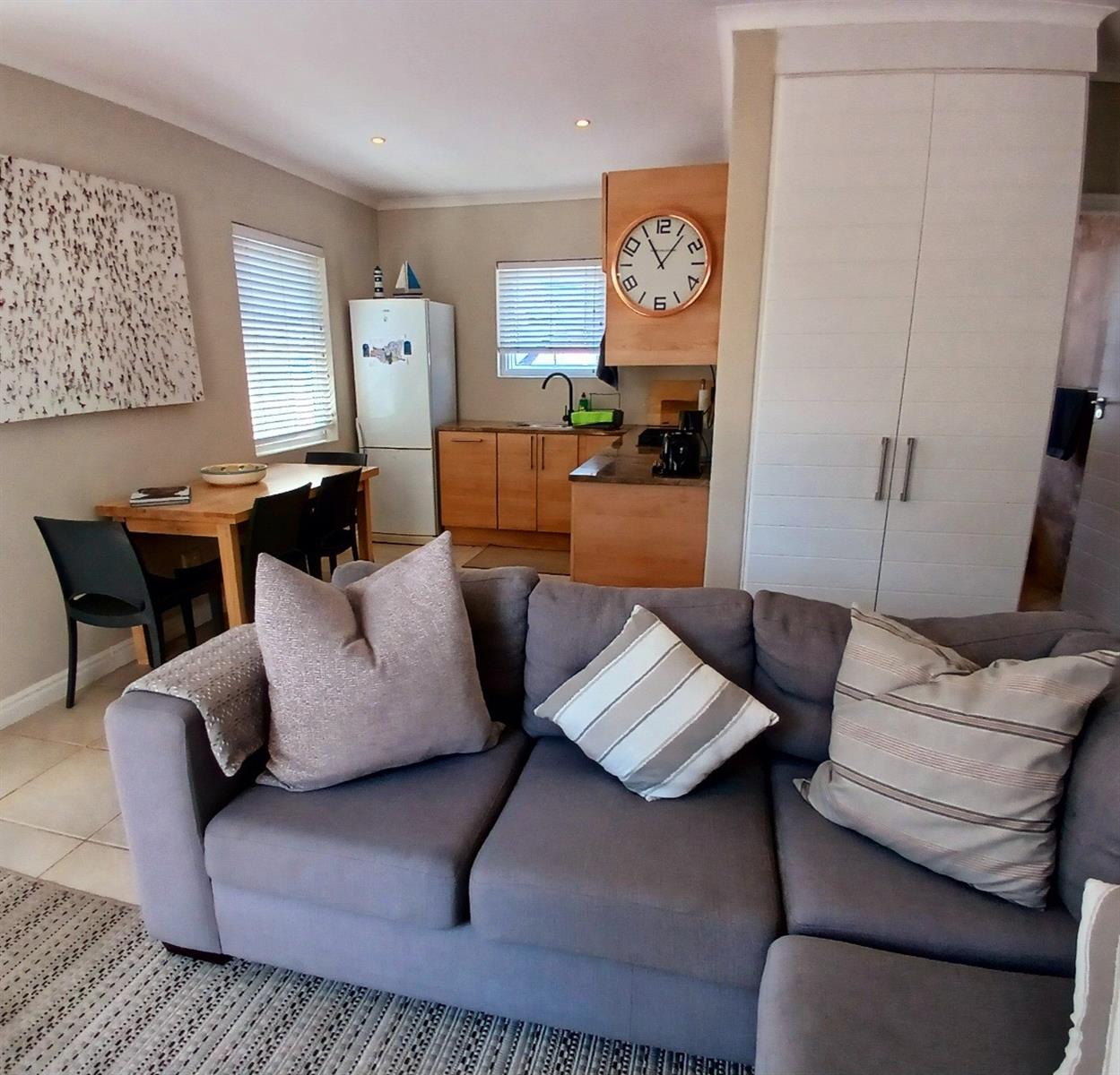 2 Bedroom, 1 Bathroom Cottage On Thesen Island