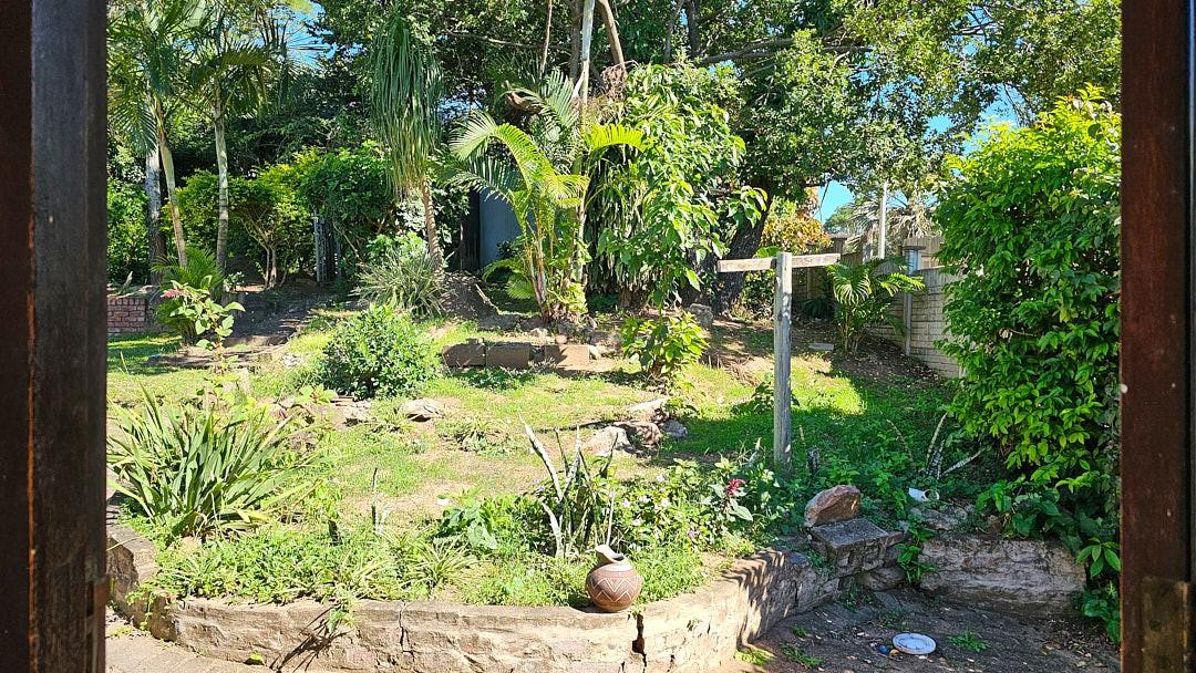 3 Bedroom House With Spacious Flat