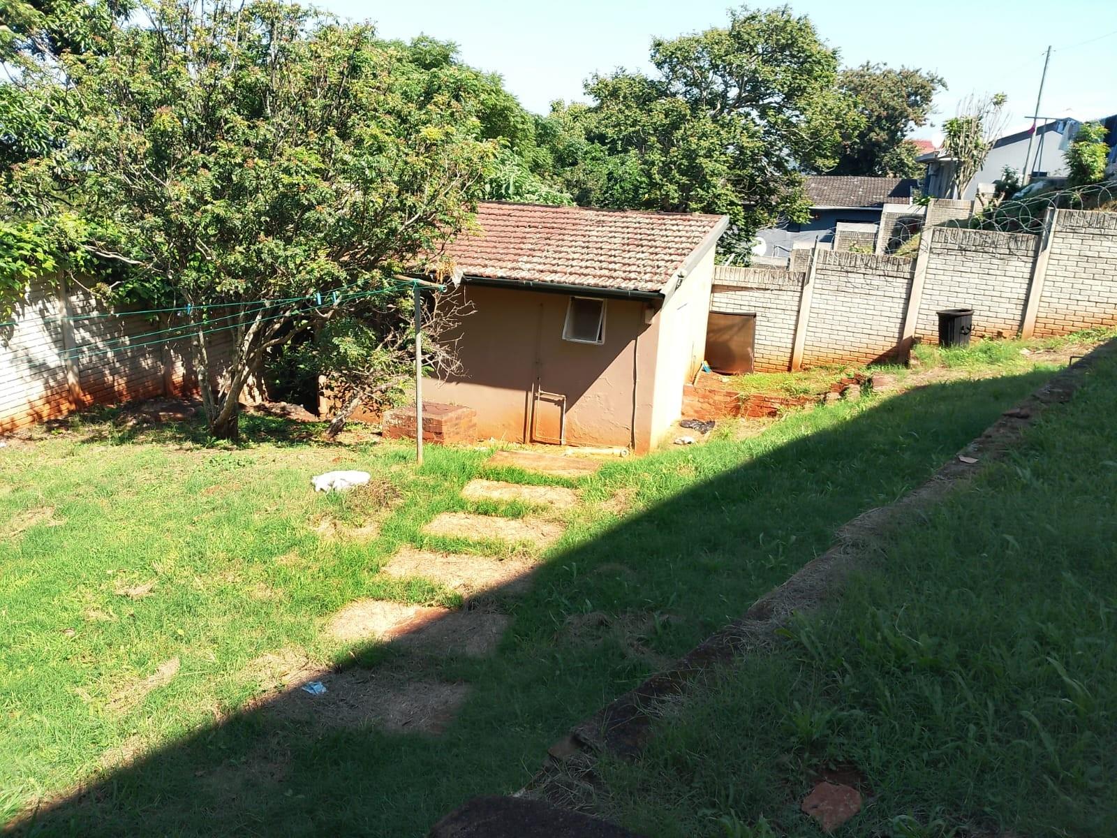 Huge four bedroom house To Rent in Glenmore, Durban, KwaZulu Natal