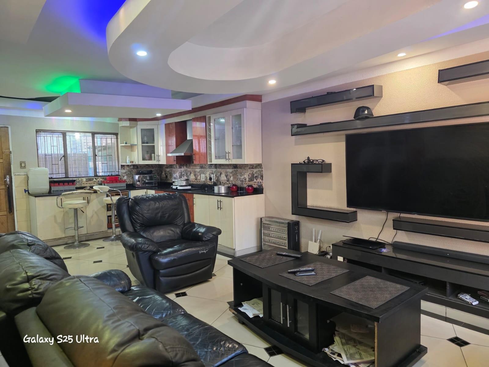 House For Sale in Witbank Ext 10, Witbank