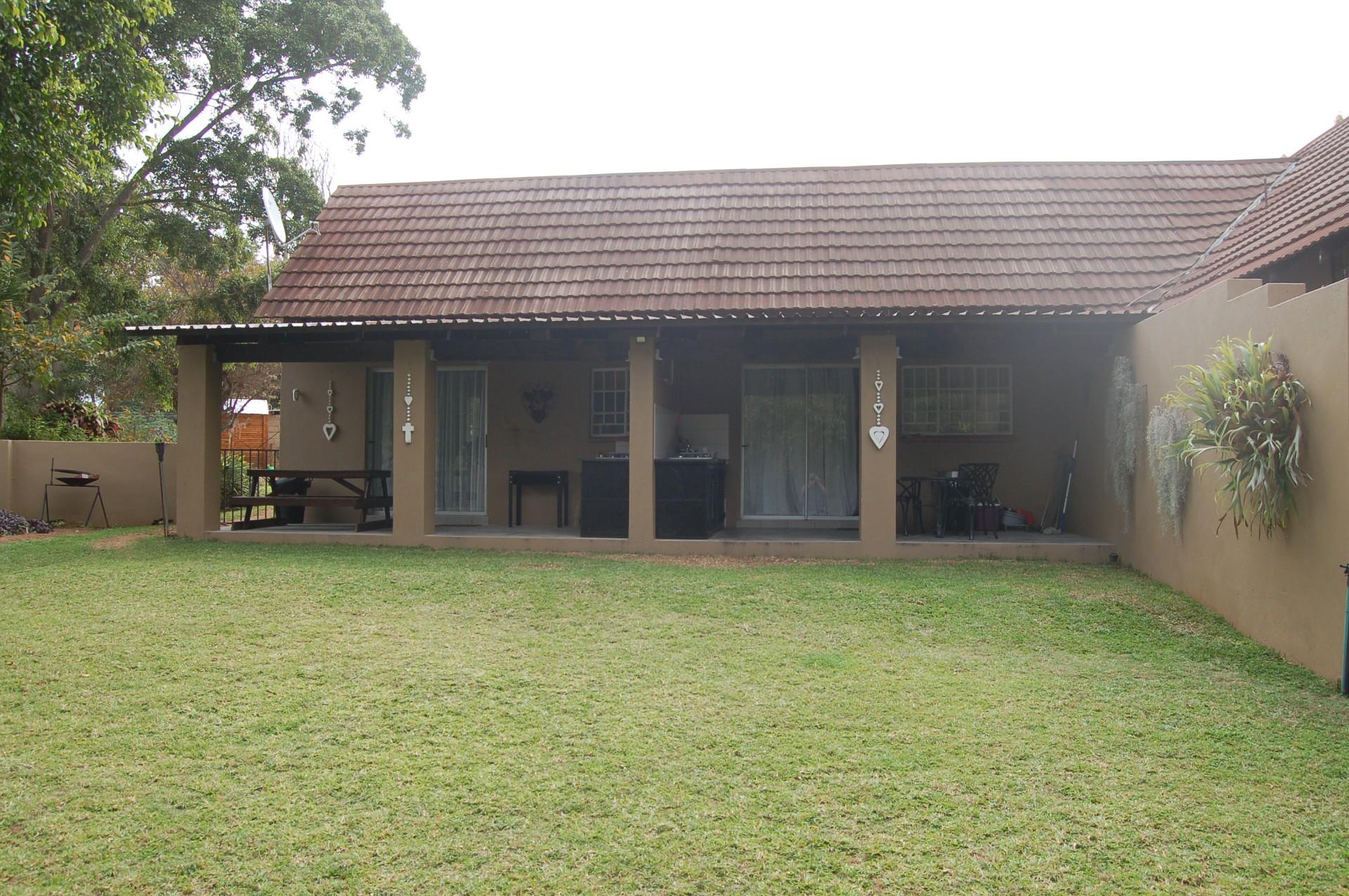 Income-Generating Airbnb, Smallholding Near University of Mpumalanga
