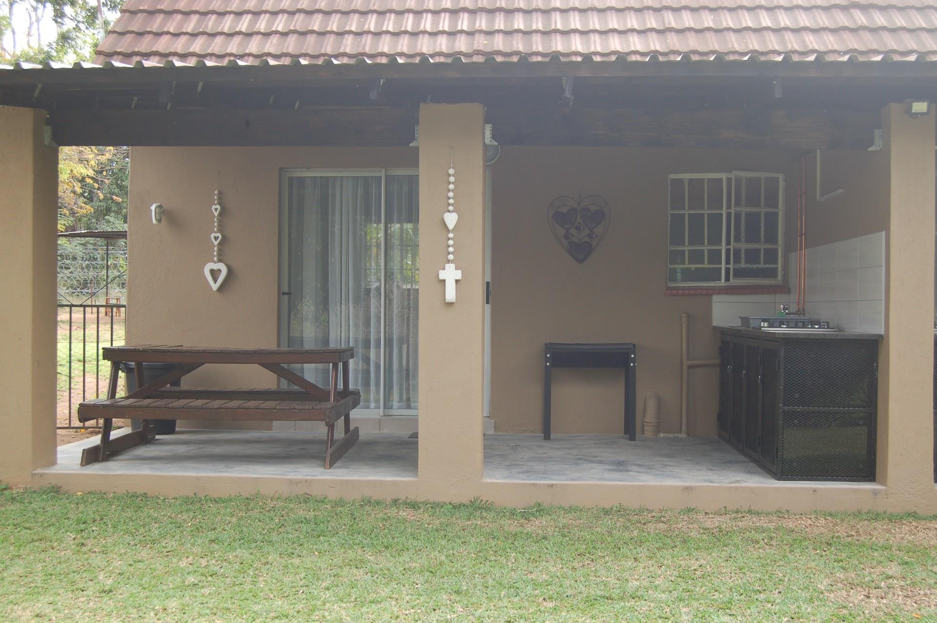 Income-Generating Airbnb, Smallholding Near University of Mpumalanga