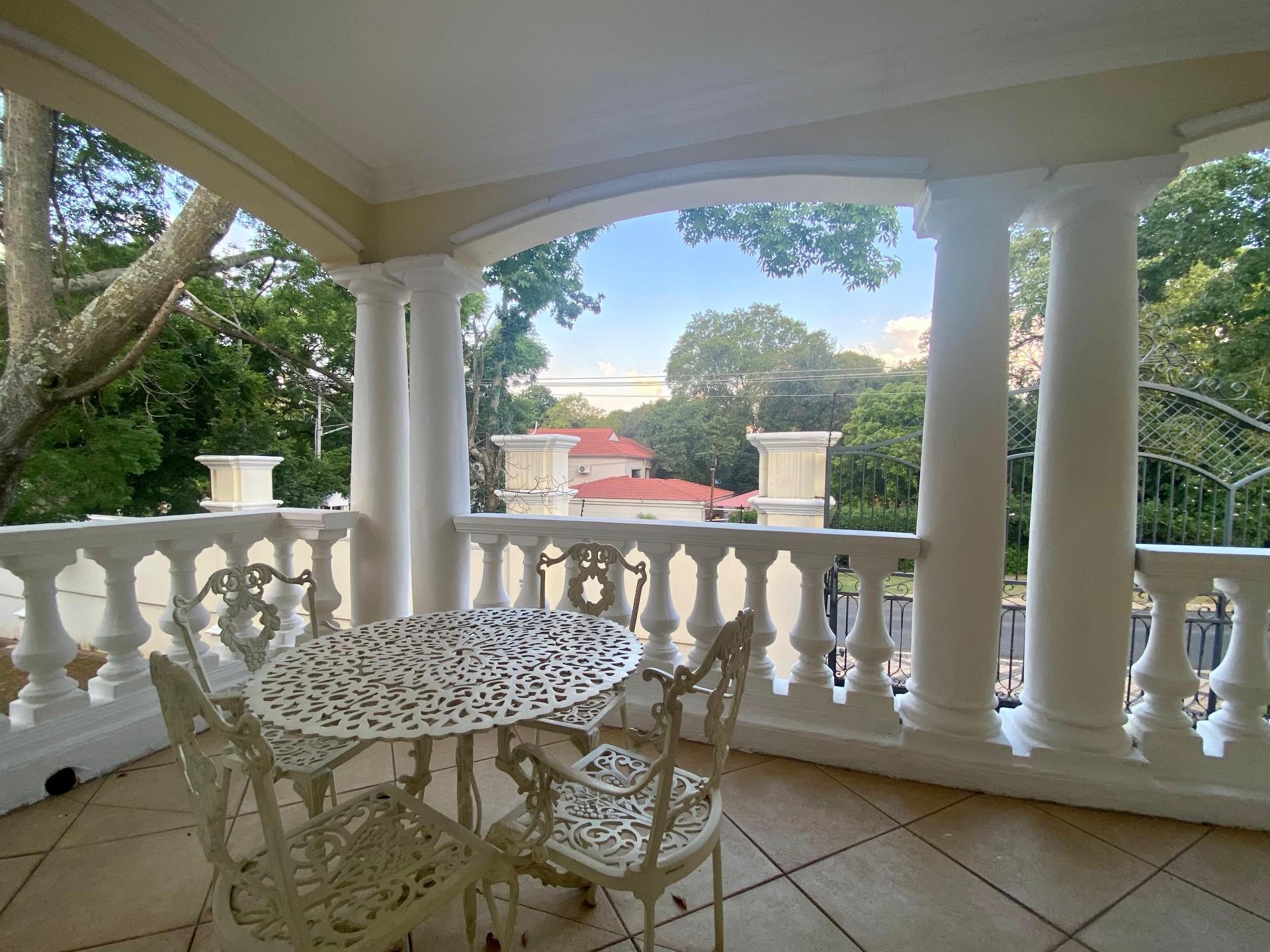 Luxury Open-Plan Studio Apartment Fully Furnished with Spacious (109)