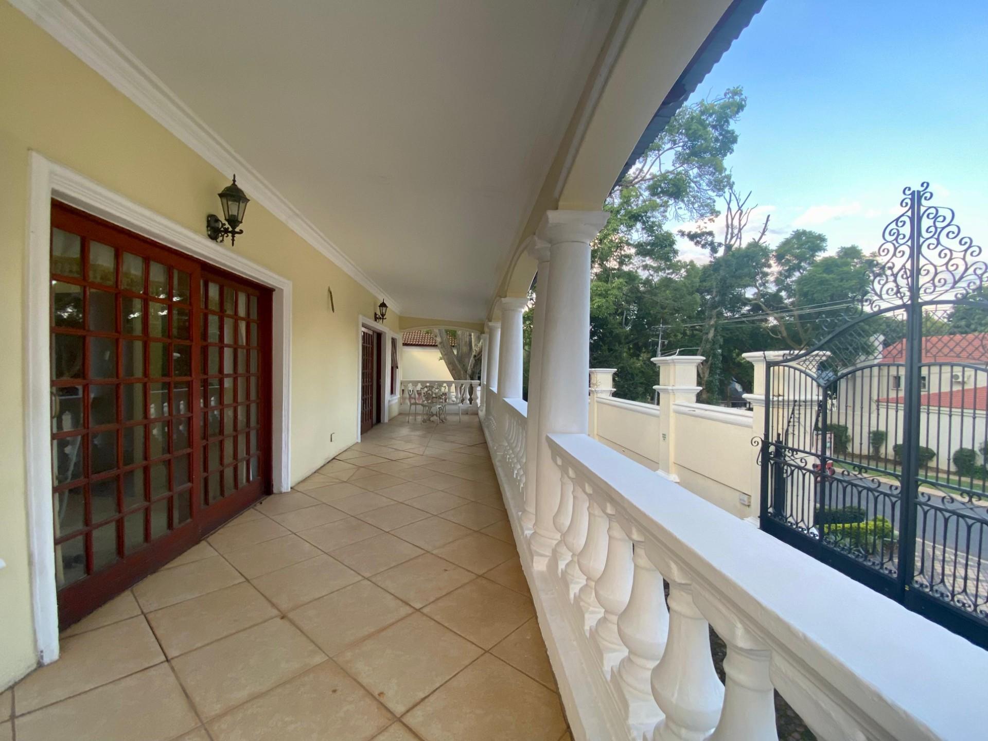 Luxury Open-Plan Studio Apartment Fully Furnished with Spacious (109)