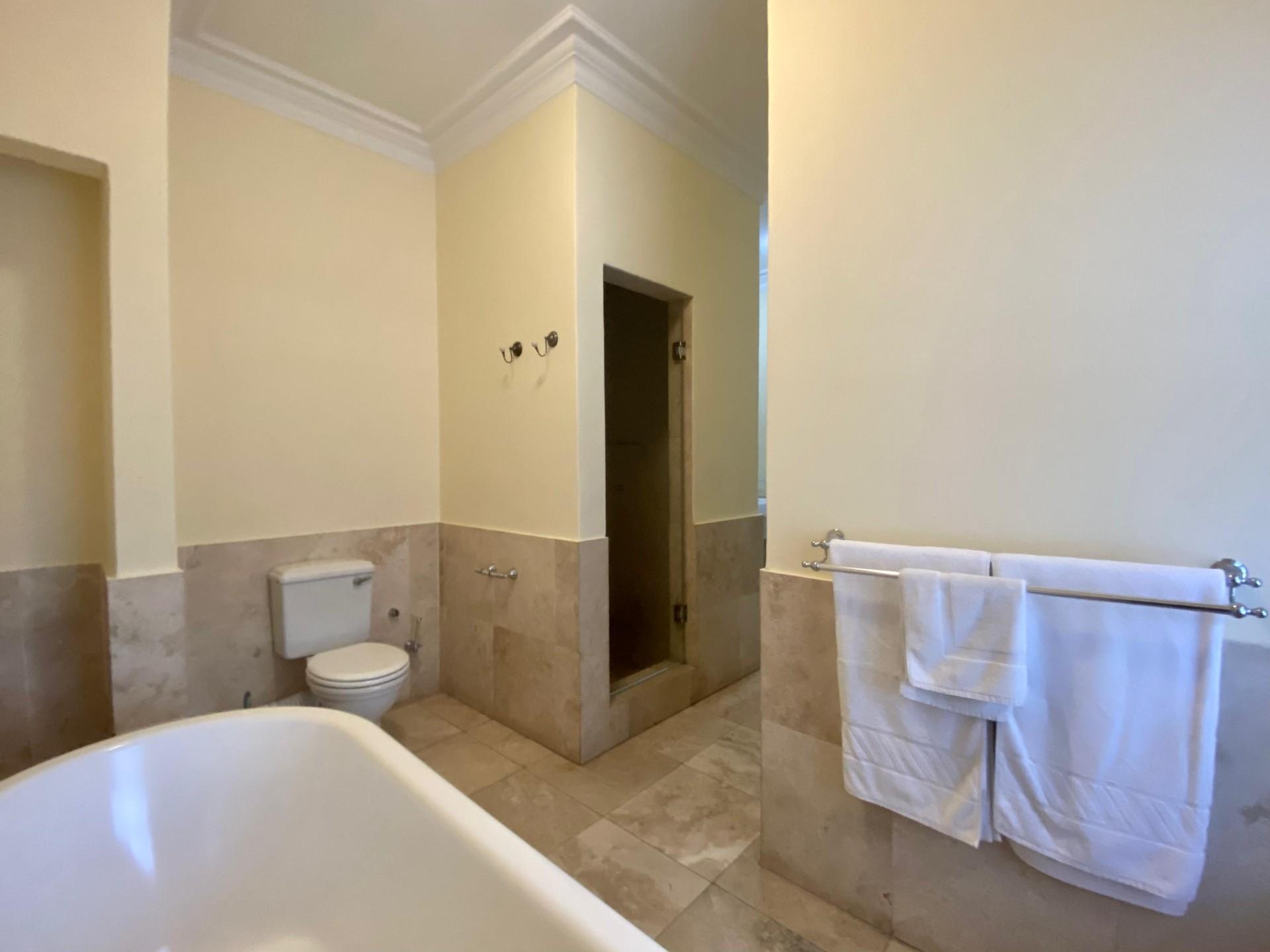 Luxury Open-Plan Studio Apartment Fully Furnished with Spacious (109)