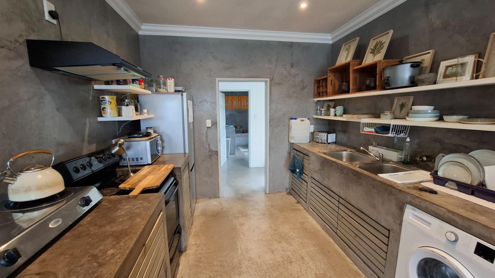 SHELLY BEACH STUNNING PROPERTY IN A SAFE ESTATE