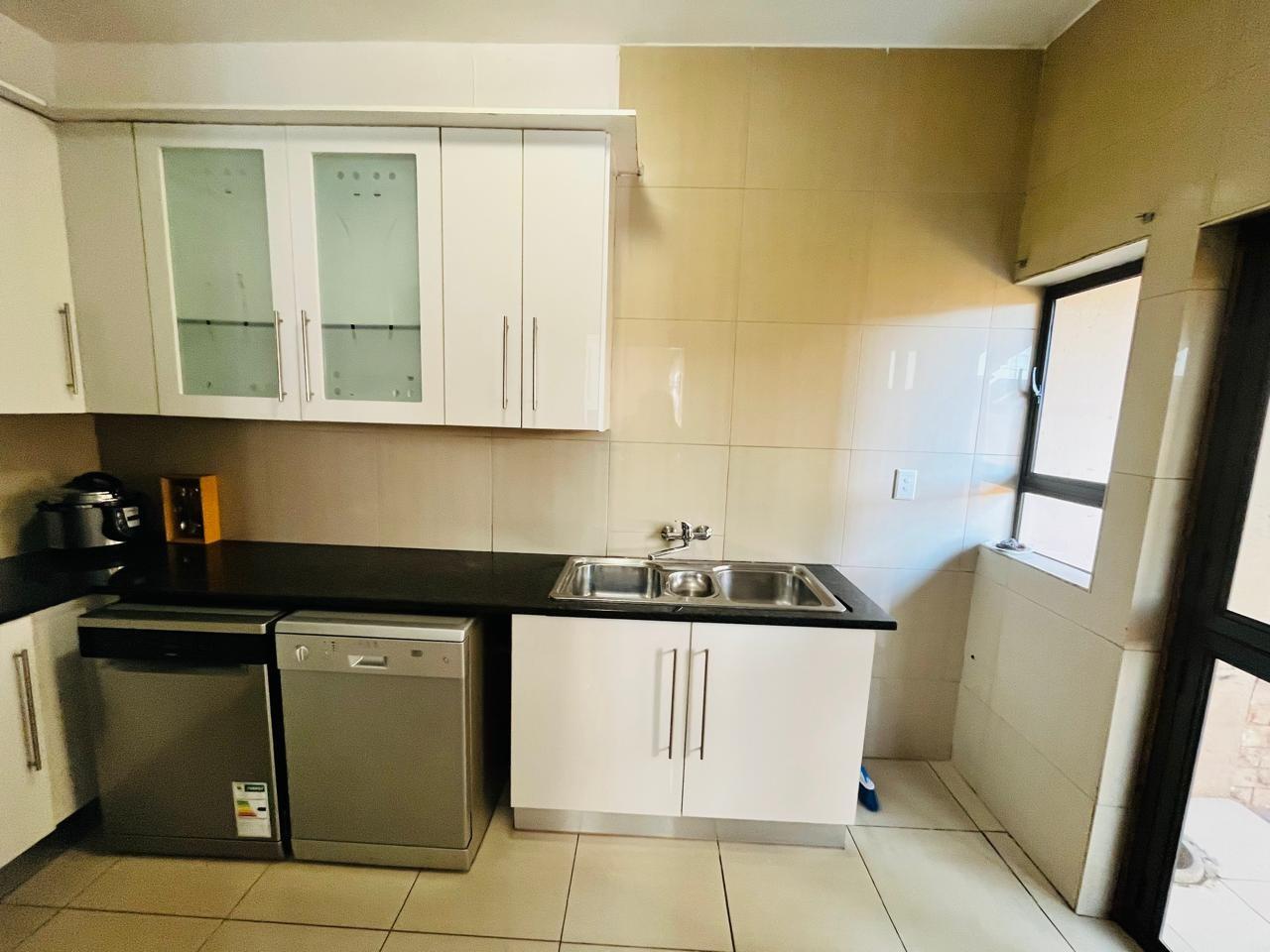 5 Bedroom House To Rent in Magaliesberg Country Estate, Amandasig, Akasia
