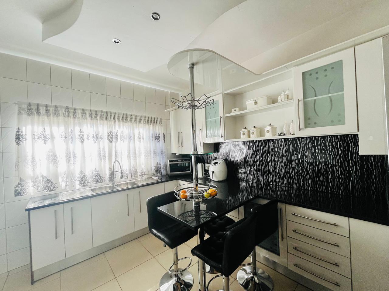 5 Bedroom House To Rent in Magaliesberg Country Estate, Amandasig, Akasia