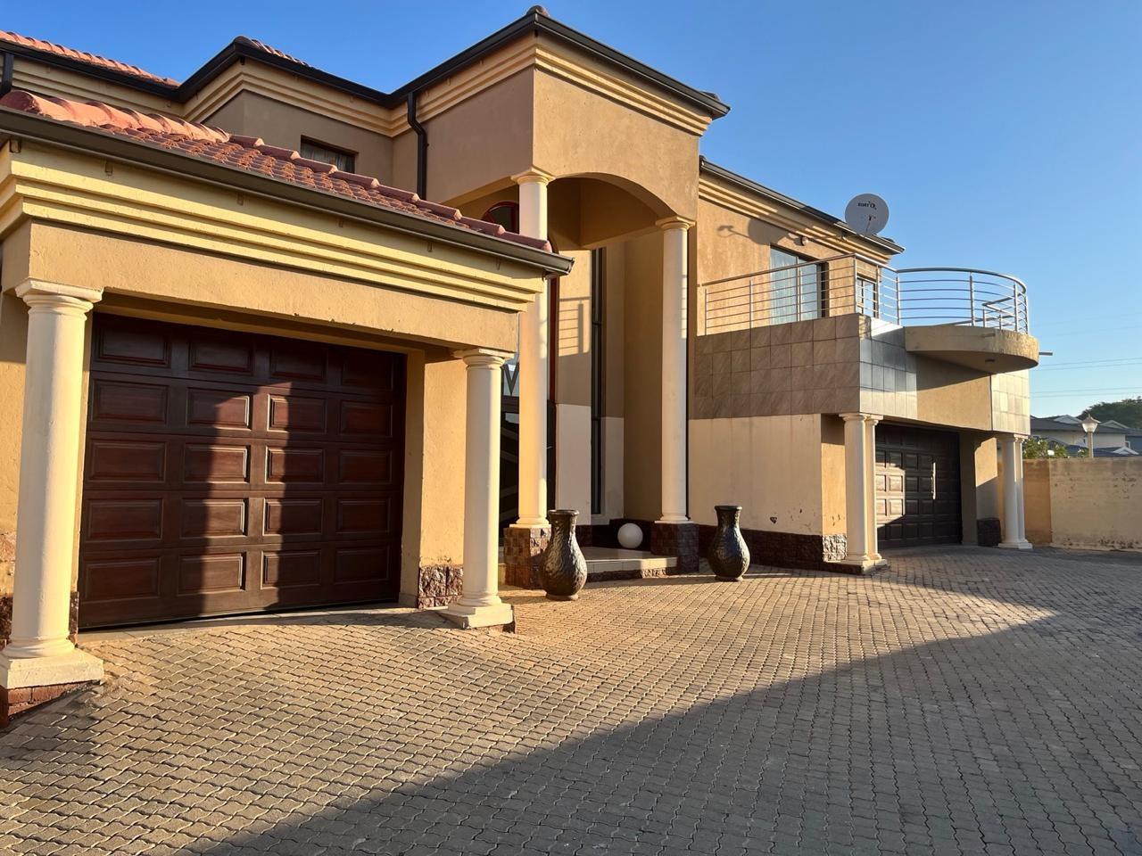 5 Bedroom House To Rent in Magaliesberg Country Estate, Amandasig, Akasia