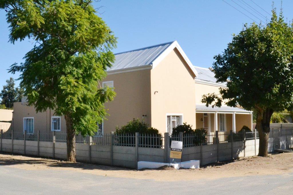 Modern Old Lady - 200 sqm house in Porterville on 957 sqm erf