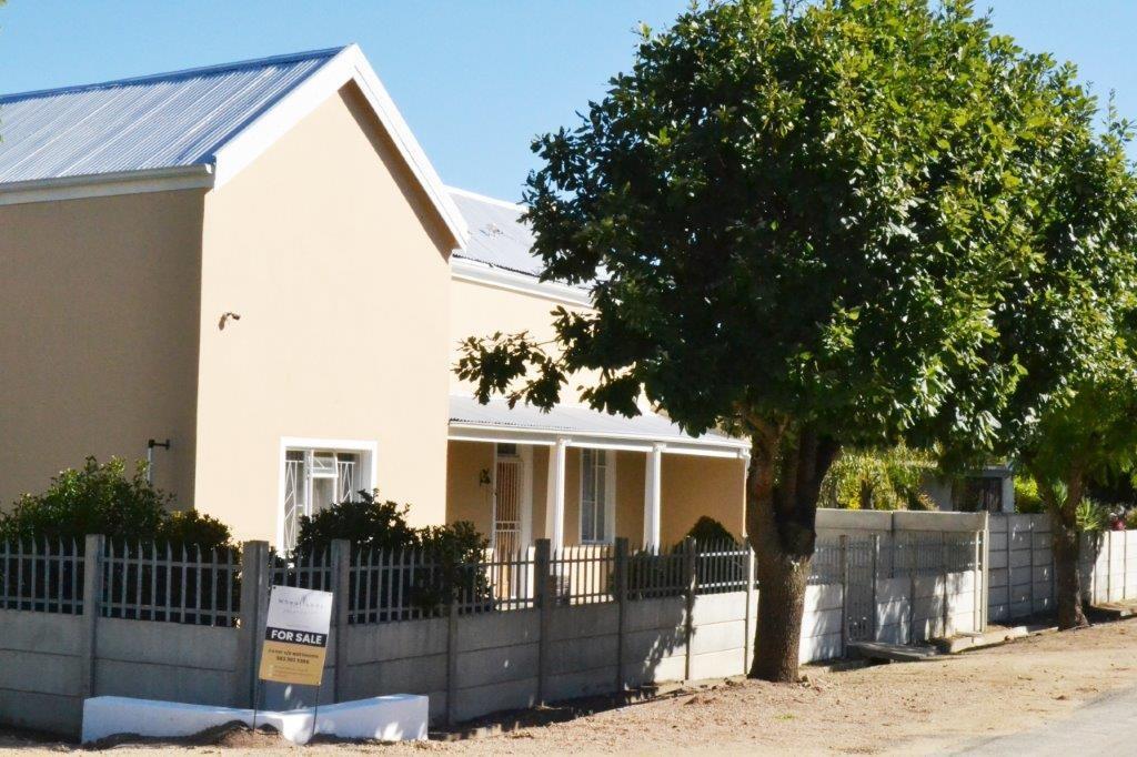 Modern Old Lady - 200 sqm house in Porterville on 957 sqm erf