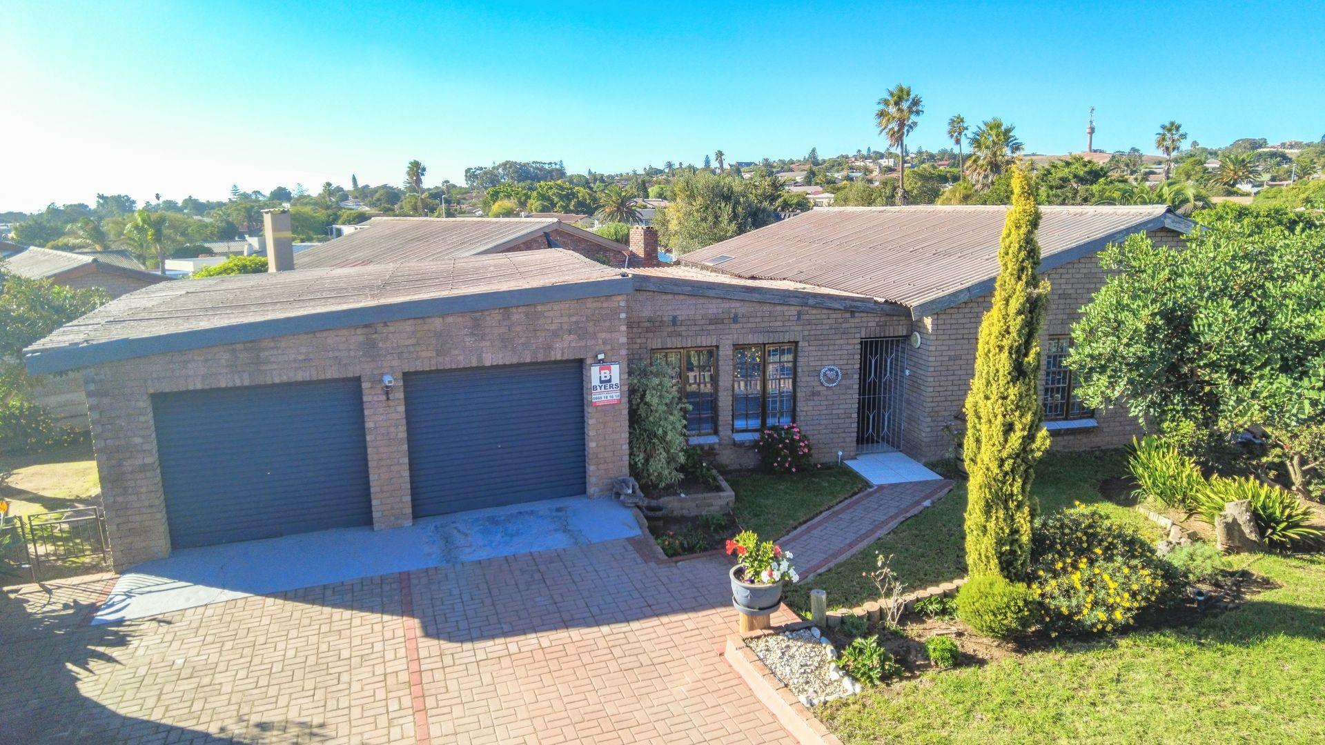 4 Bedrooms | Entertainment Area | Servant’s Quarters | Extra Storage Vredenburg