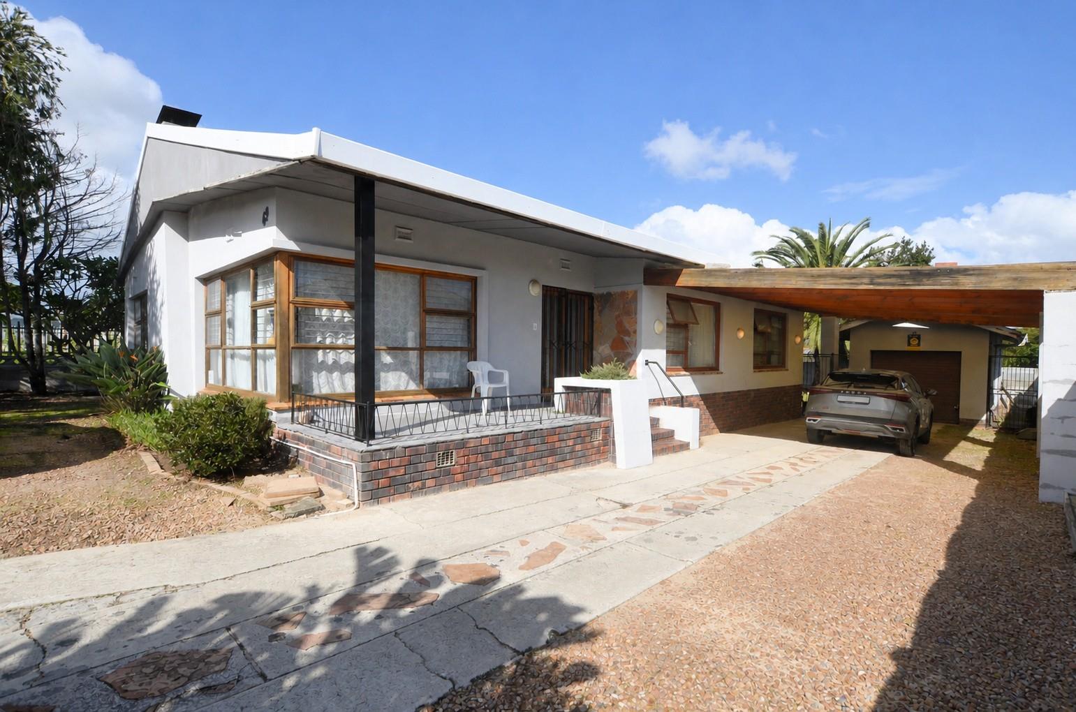 3 Bedroom Family Home with small Flatlet and Brand-New Pool