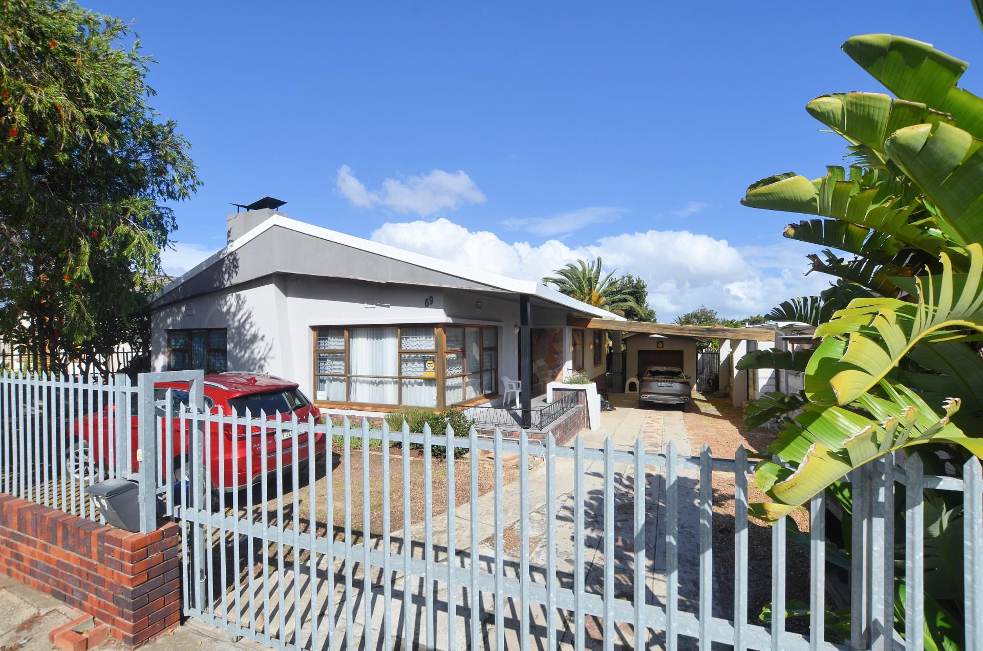 3 Bedroom Family Home with small Flatlet and Brand-New Pool