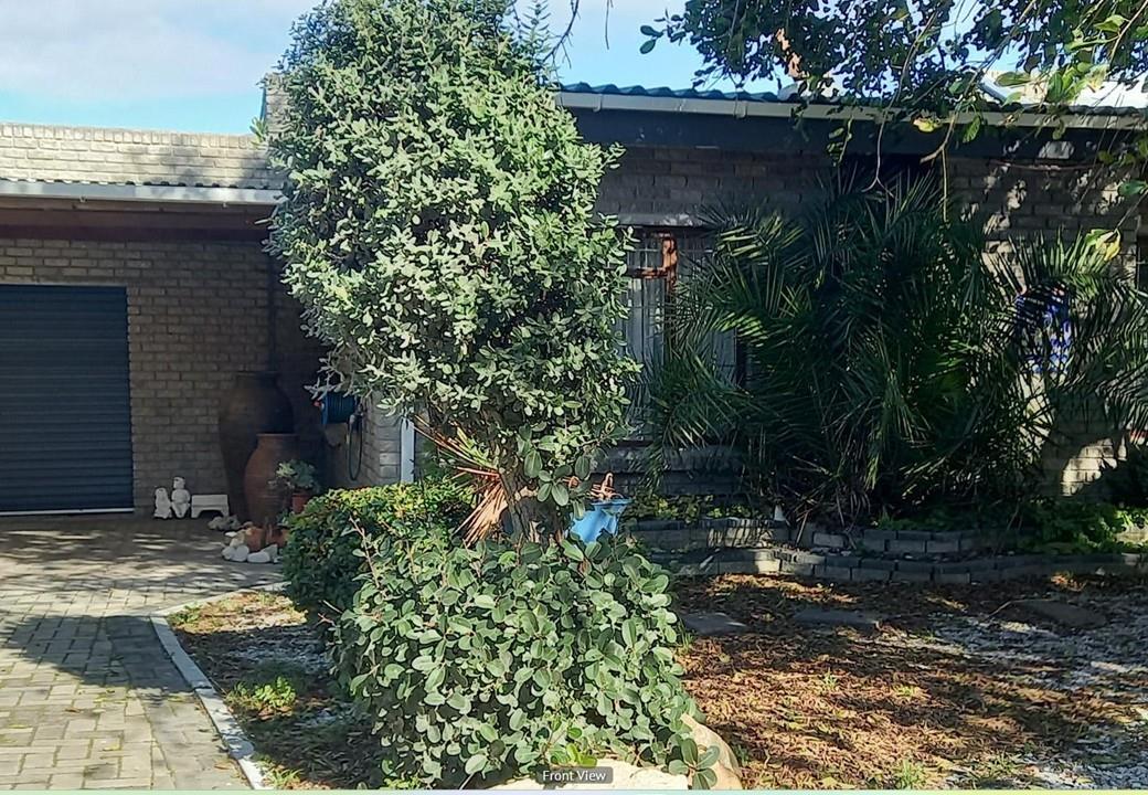 3 Bedroom House + Flatlet For Sale in Van Dyks Bay
