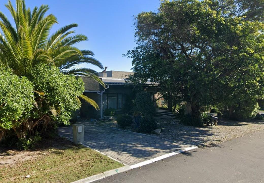 3 Bedroom House + Flatlet For Sale in Van Dyks Bay