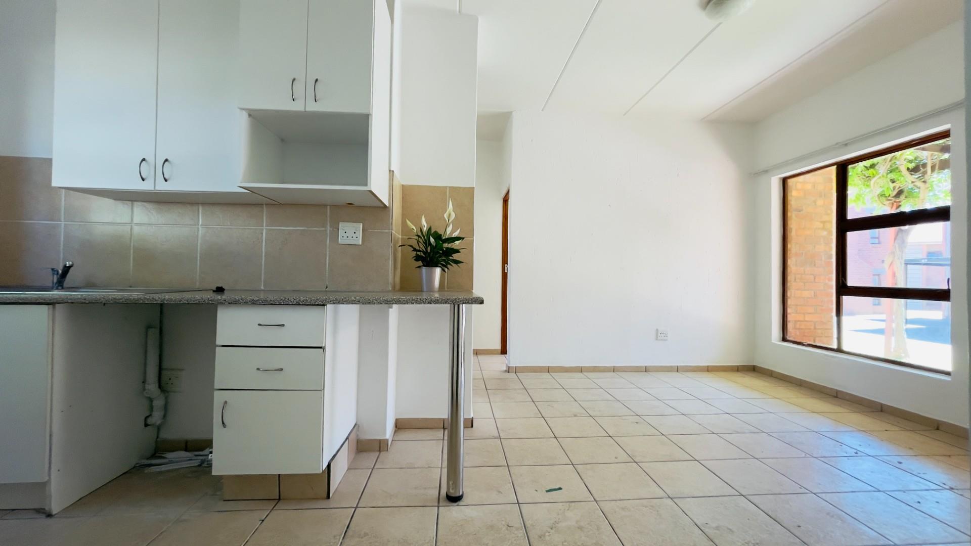 Apartment For Sale in Amorosa, Roodepoort