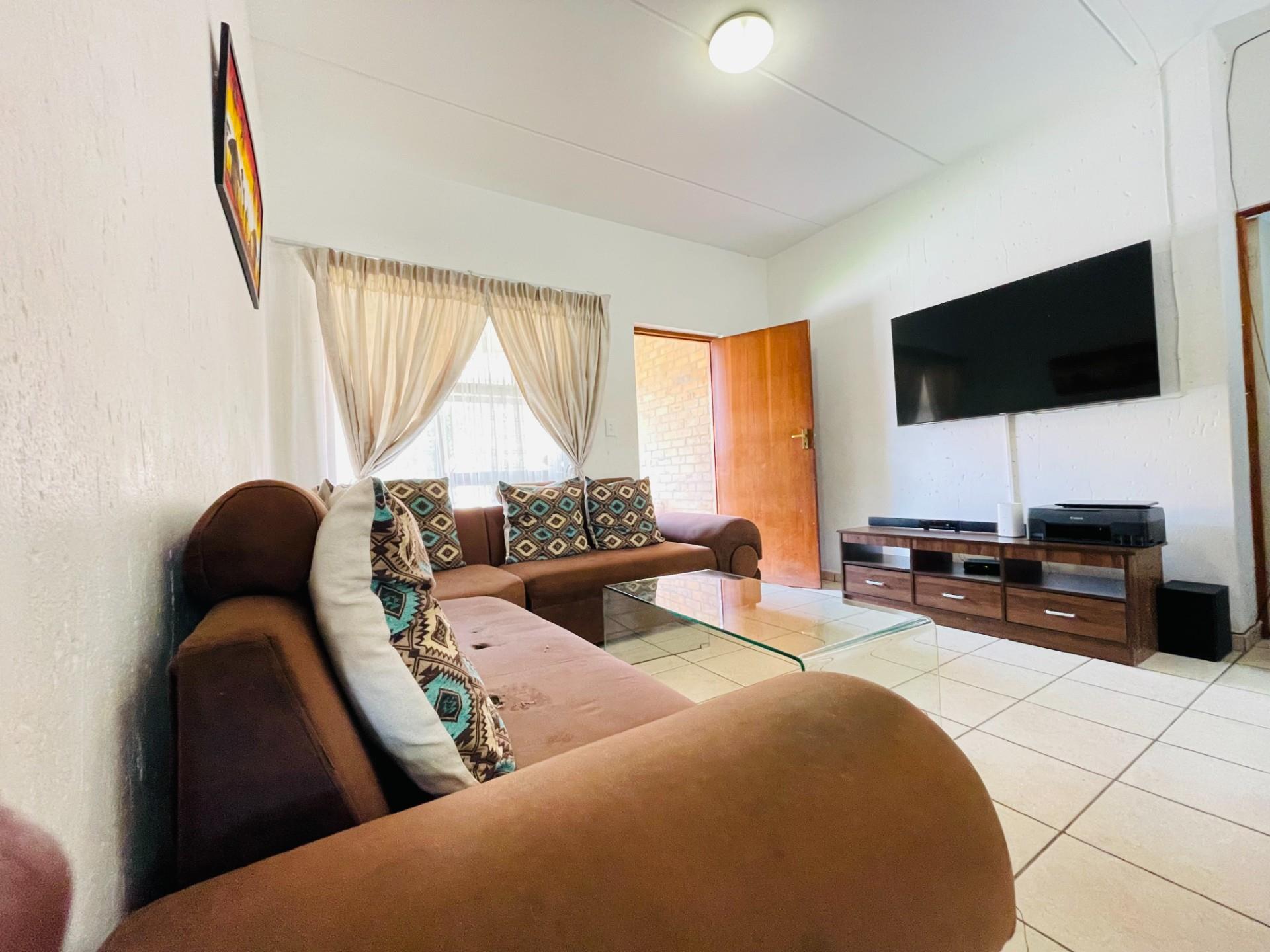 Apartment For Sale in Amorosa, Roodepoort