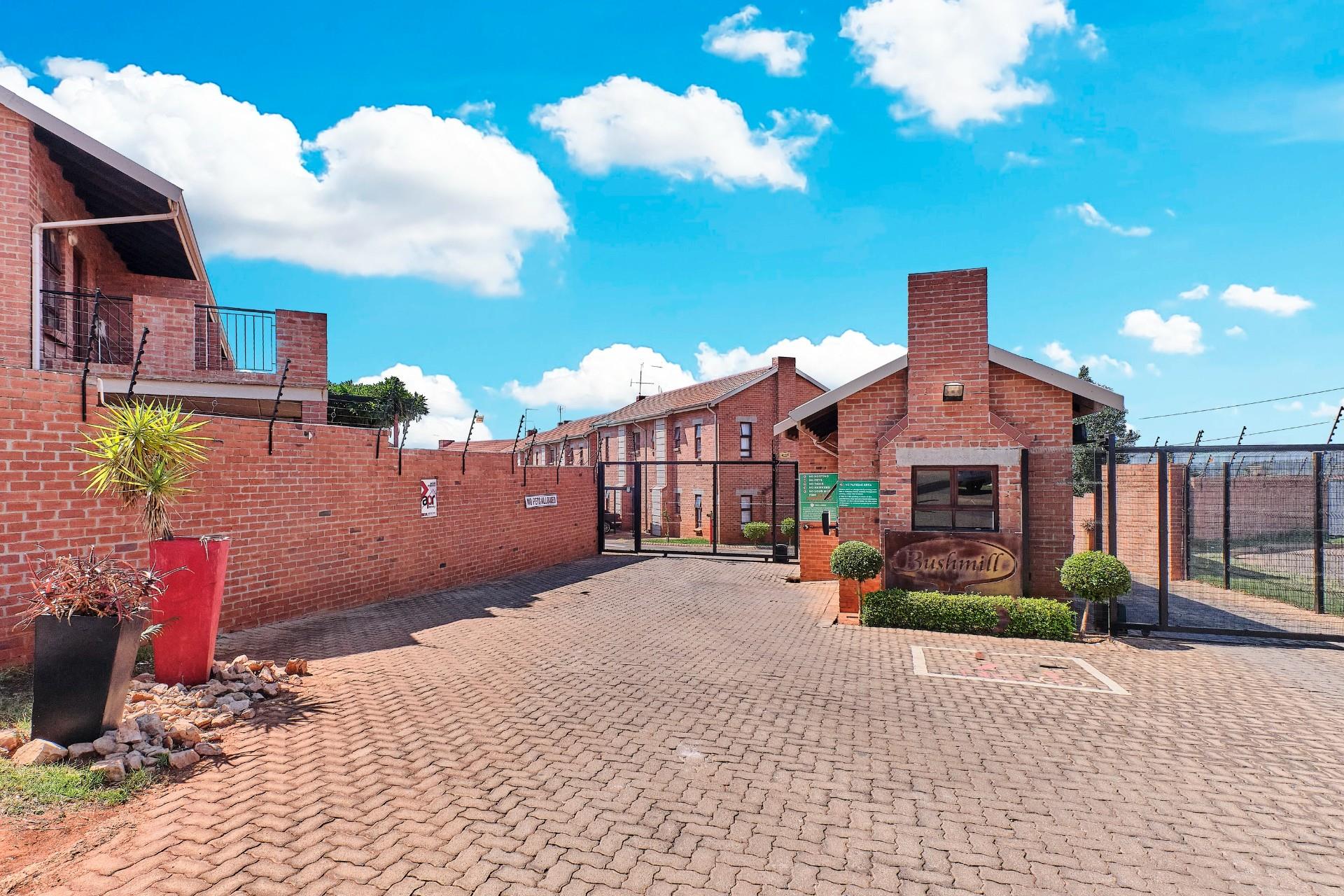 Apartment For Sale in Amorosa, Roodepoort