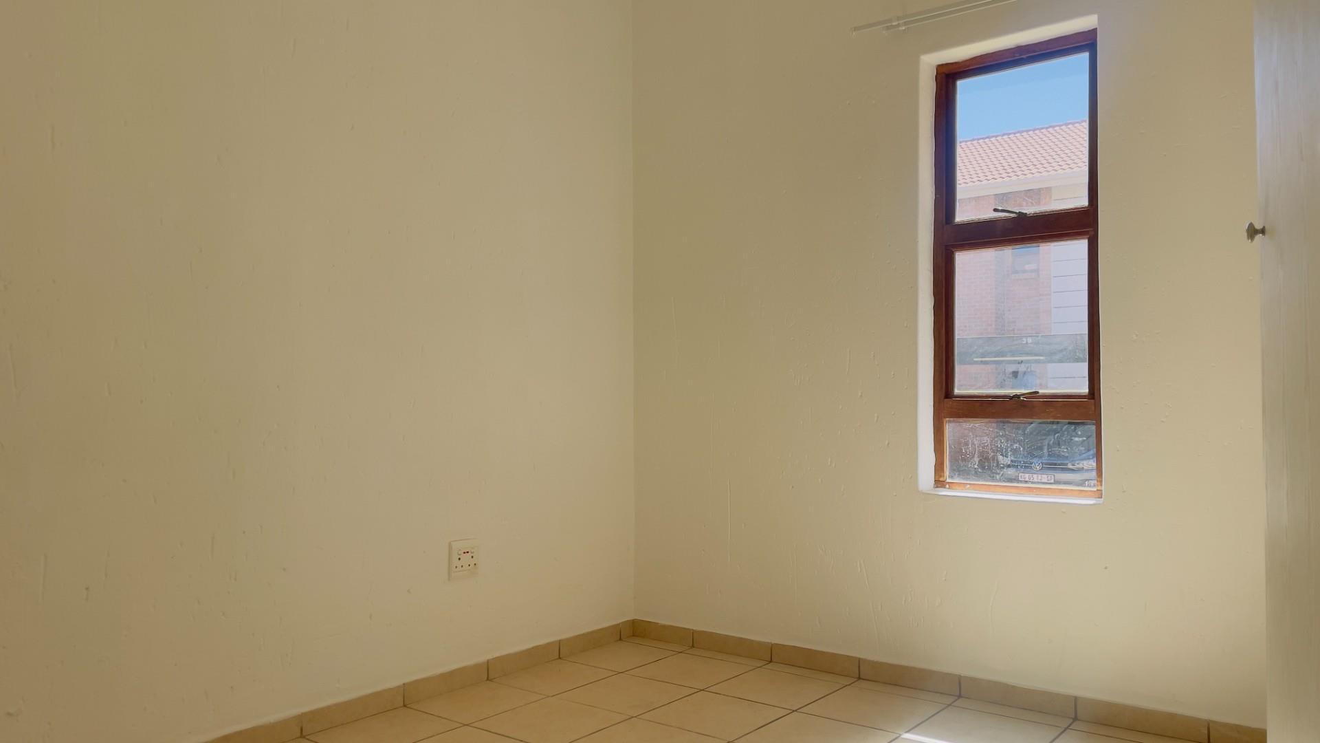 Apartment For Sale in Amorosa, Roodepoort