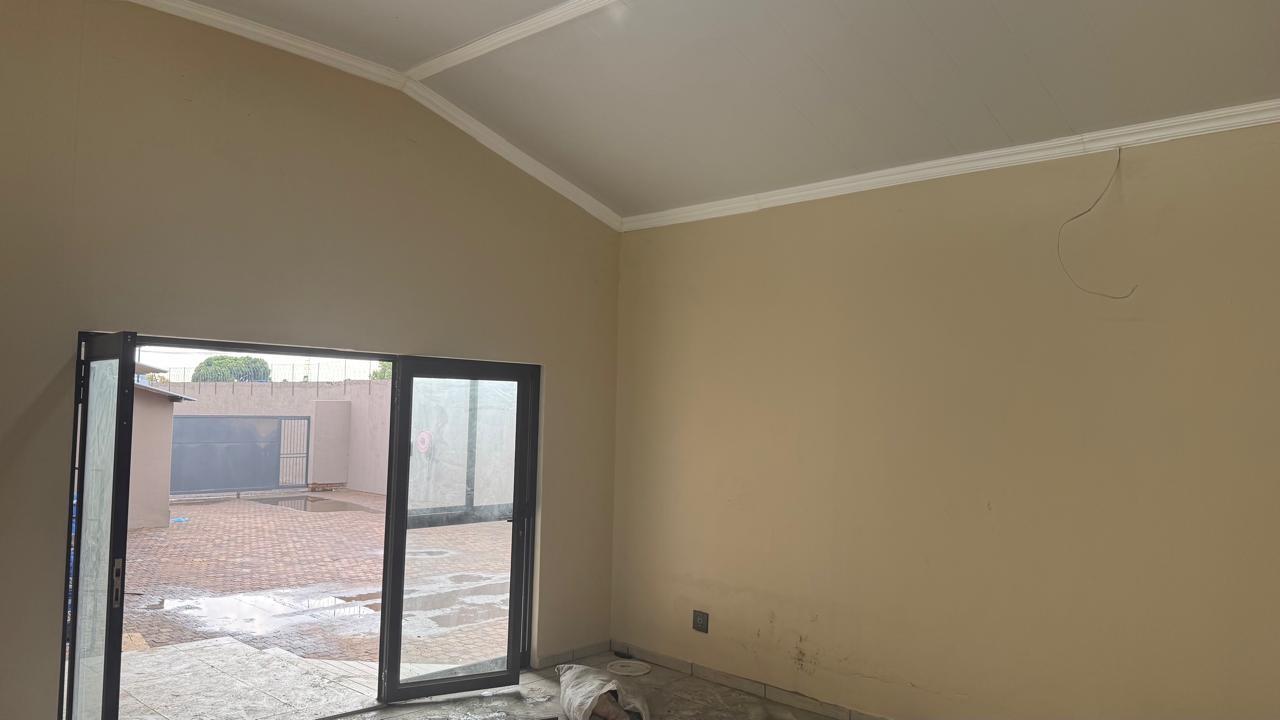 Factory To Rent in Groenkol, Middelburg