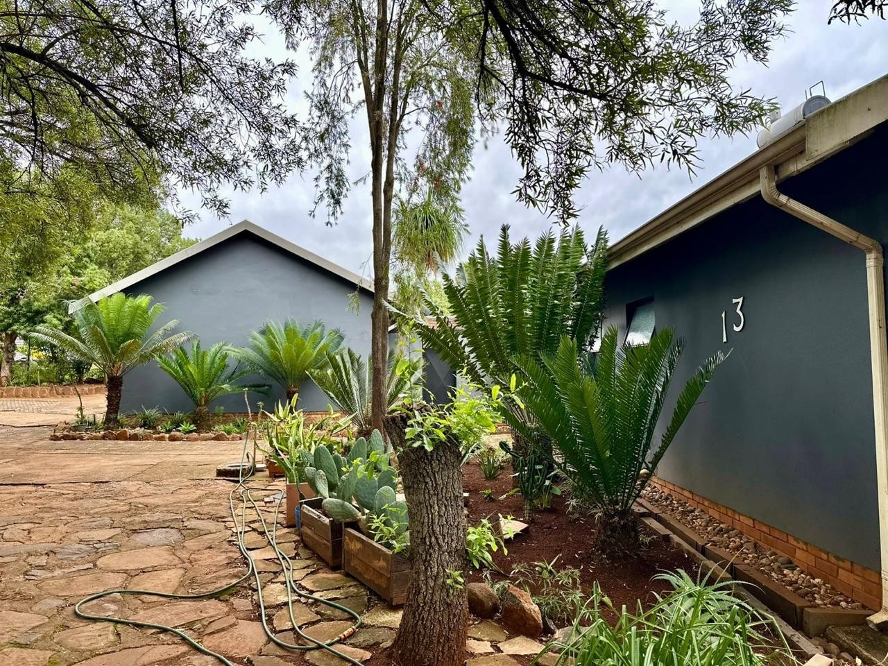 Spacious Family Home with Flatlet in Quiet Signal Hill