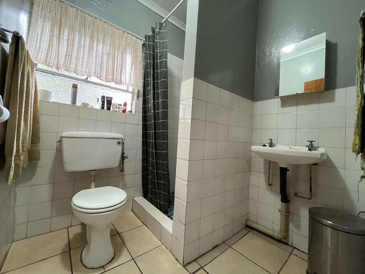 Spacious Family Home with Flatlet in Quiet Signal Hill