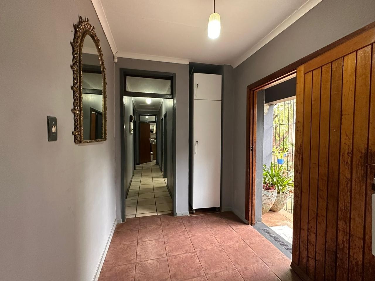 Spacious Family Home with Flatlet in Quiet Signal Hill