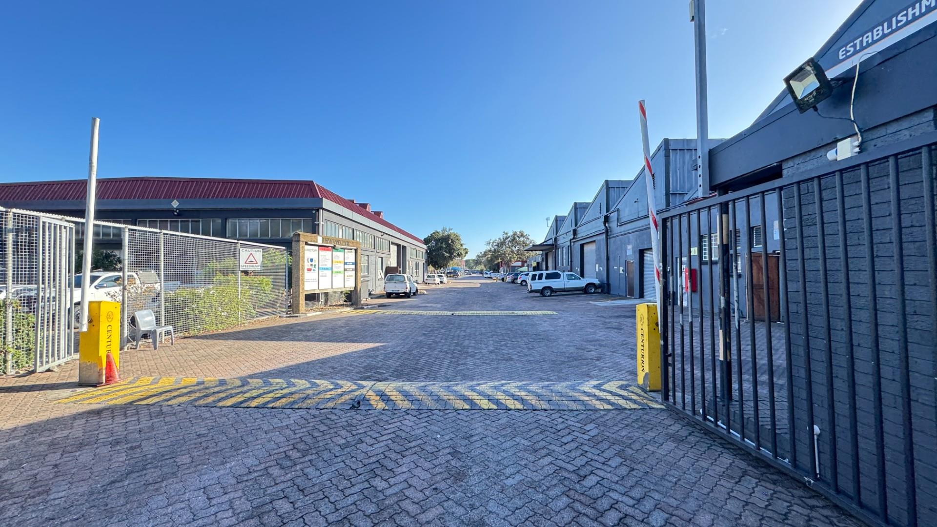Neat and Secure 474m² Warehouse To Let in Maitland Industrial Park | Cape Town