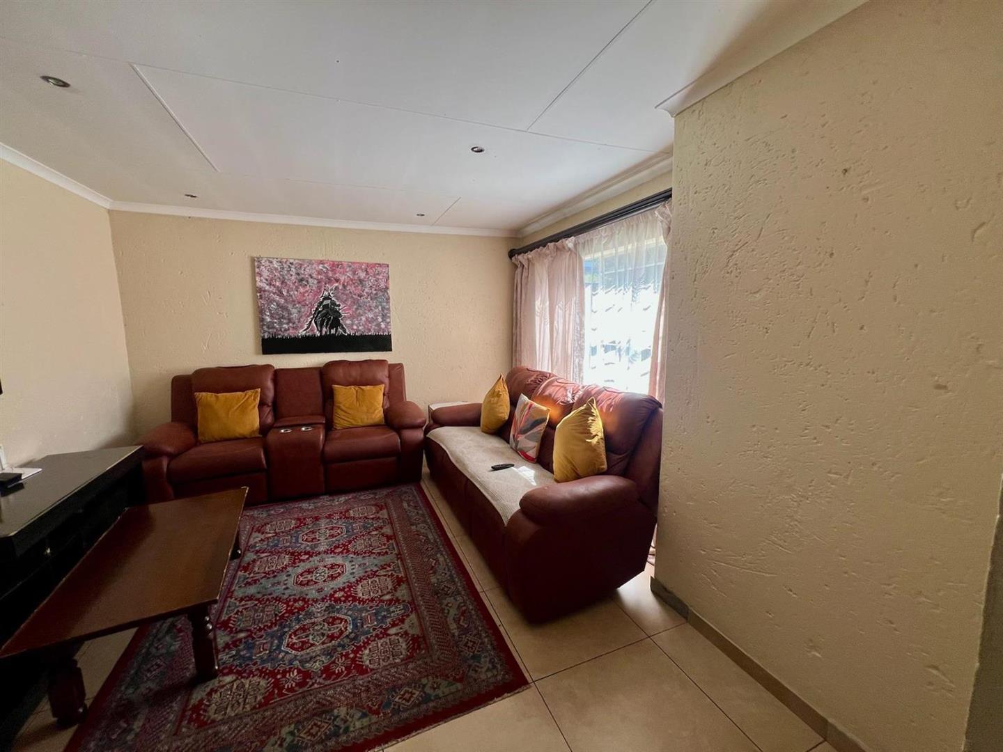 House For Sale in Buccleuch Sandton