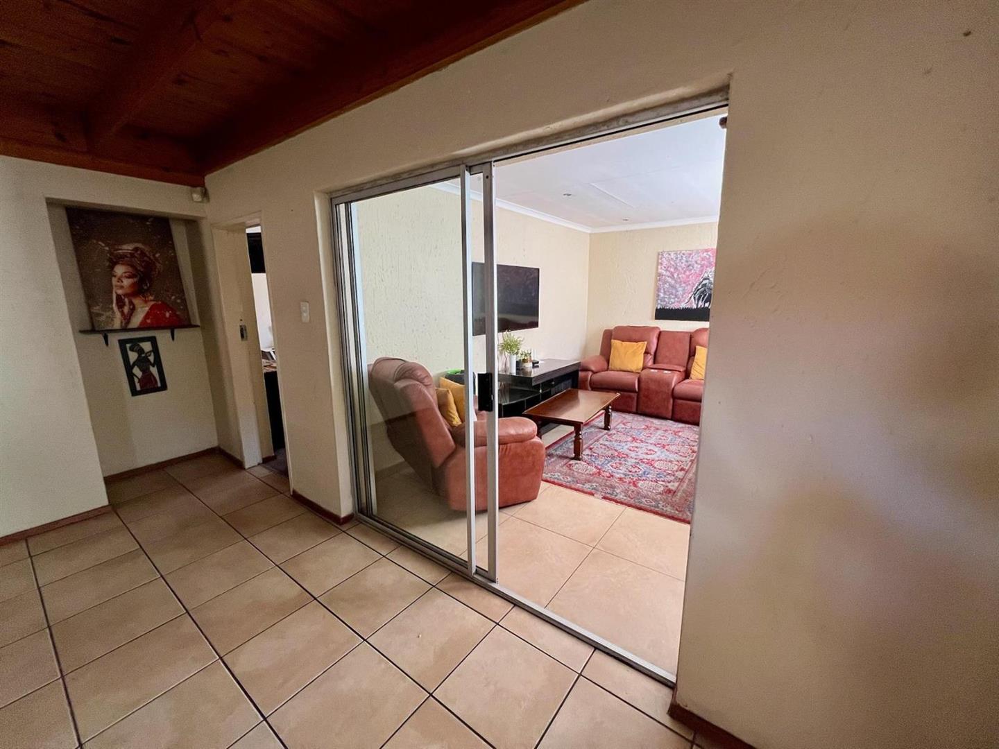 House For Sale in Buccleuch Sandton