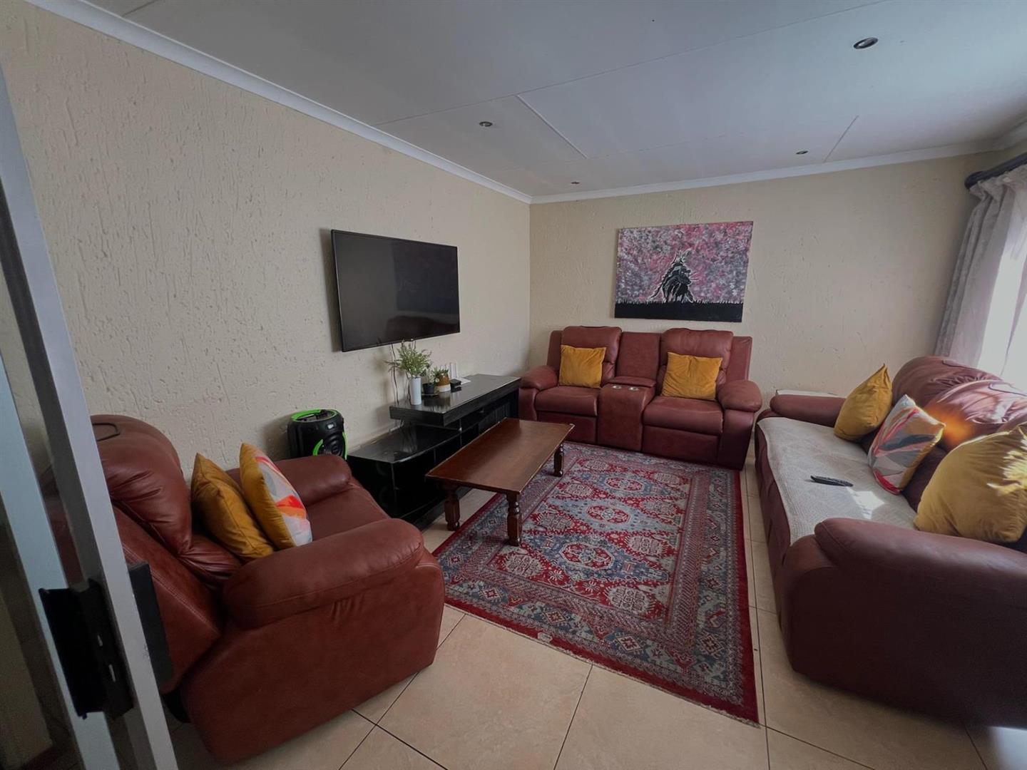 House For Sale in Buccleuch Sandton