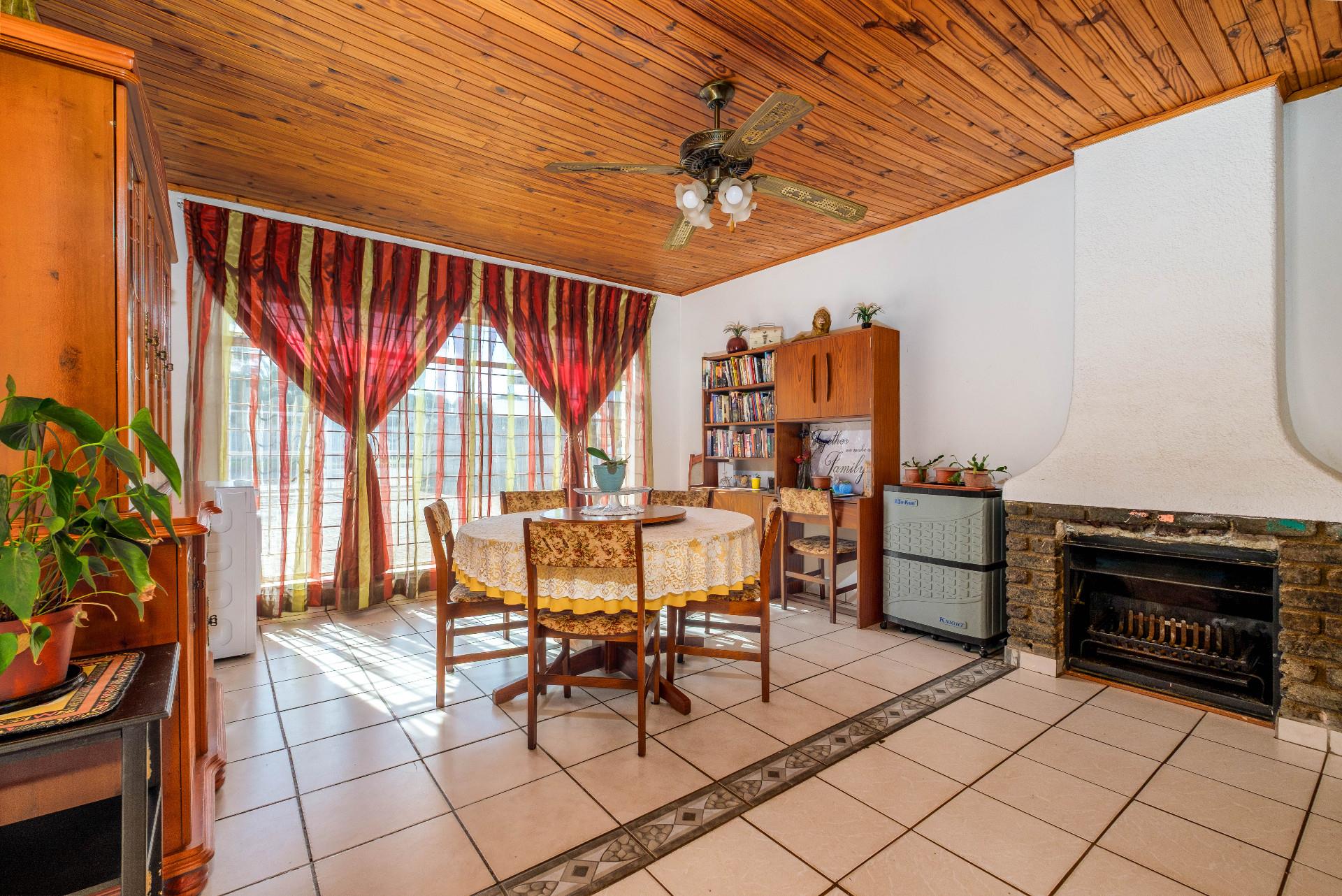4 Bedroom House For Sale in Witpoortjie, Roodepoort