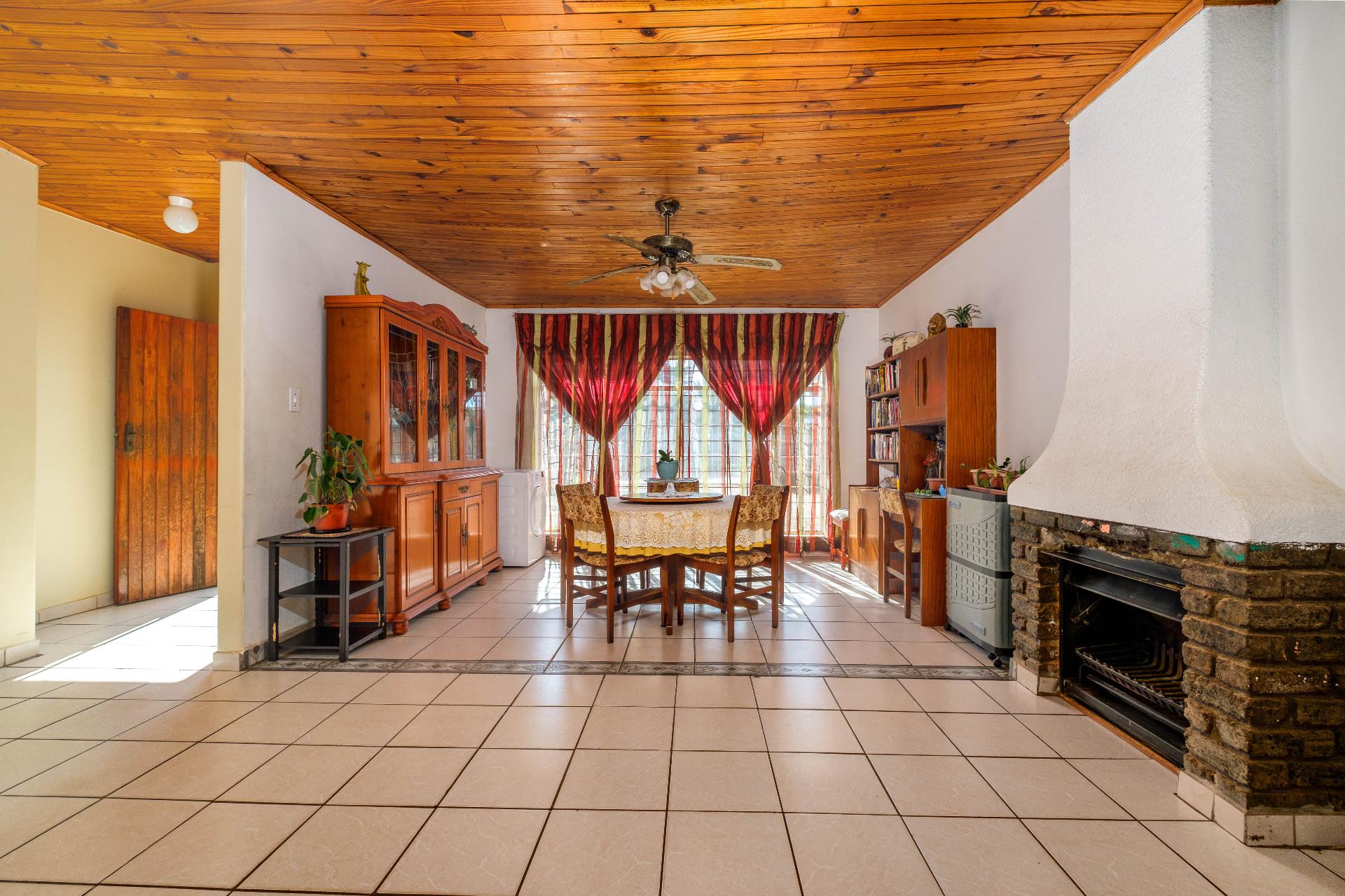 4 Bedroom House For Sale in Witpoortjie, Roodepoort