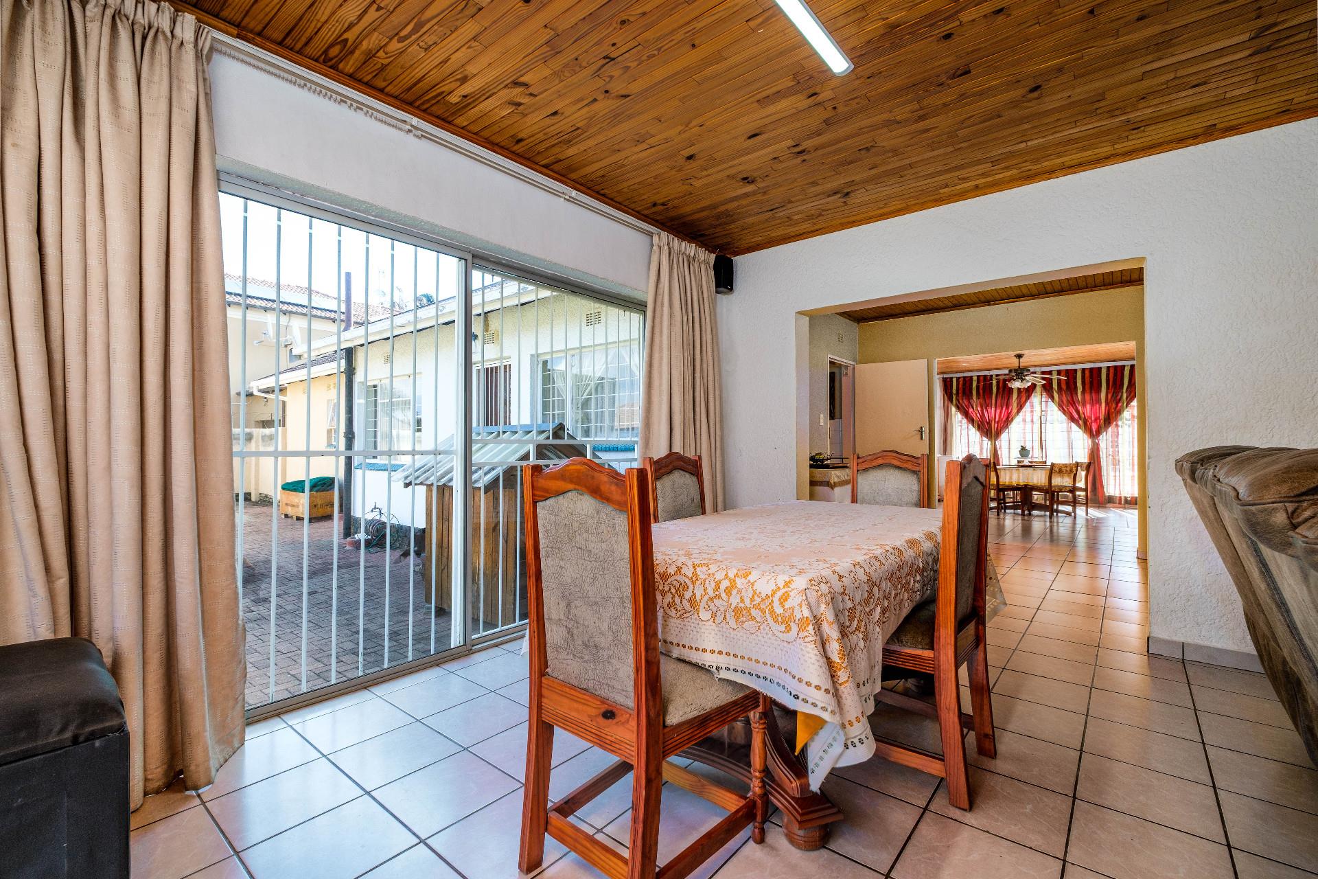 4 Bedroom House For Sale in Witpoortjie, Roodepoort