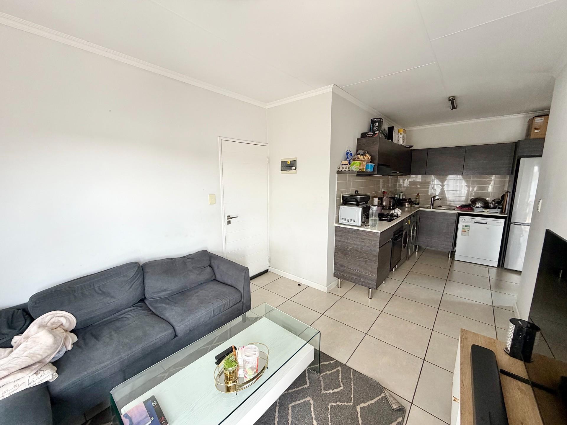 1 Bedroom Apartment For Sale in Olivedale, Randburg
