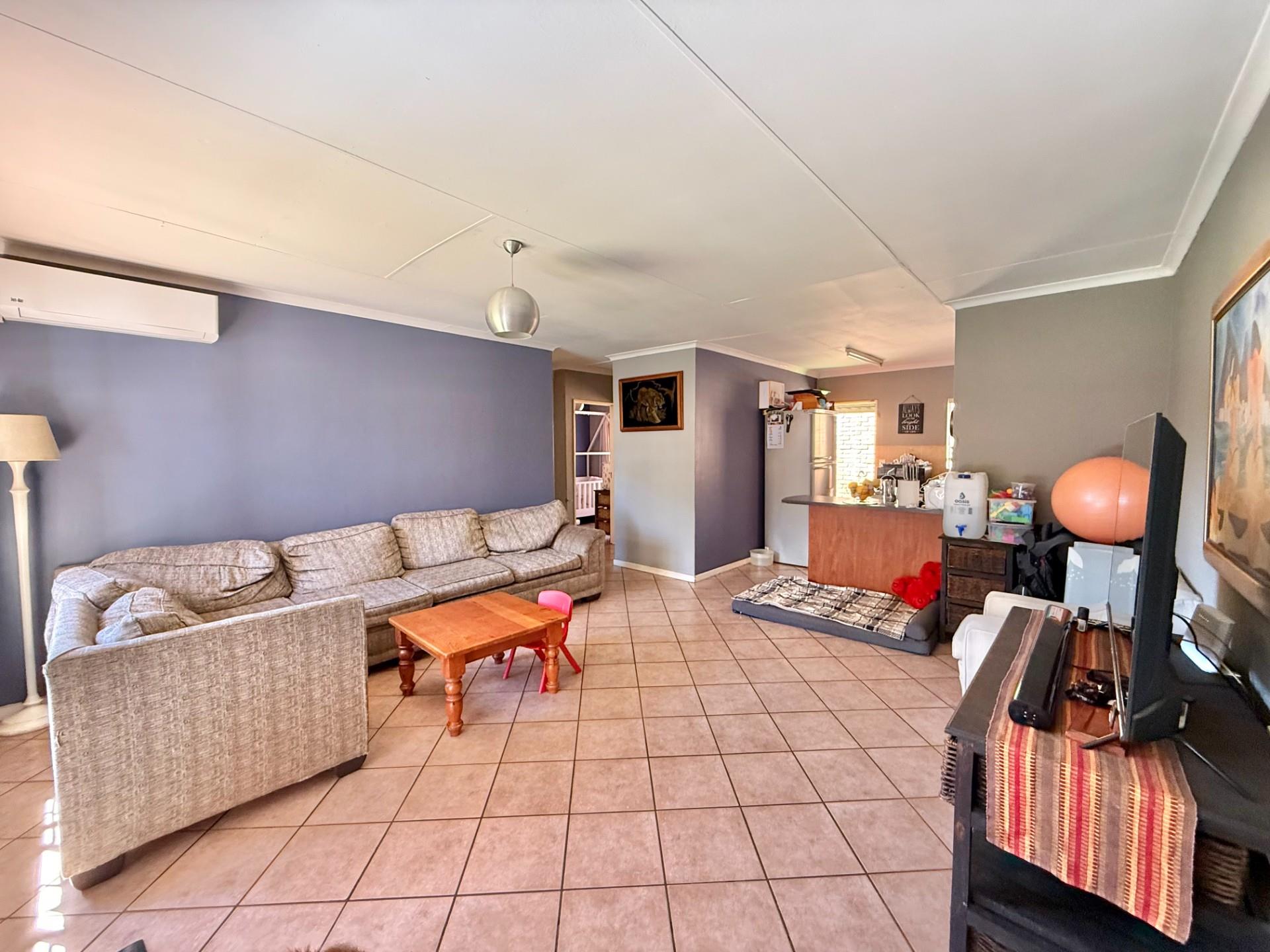 2 BEDROOM, 1 BATHROOM, 2 GARAGES - Townhouse in Lee Park, Elardus Park