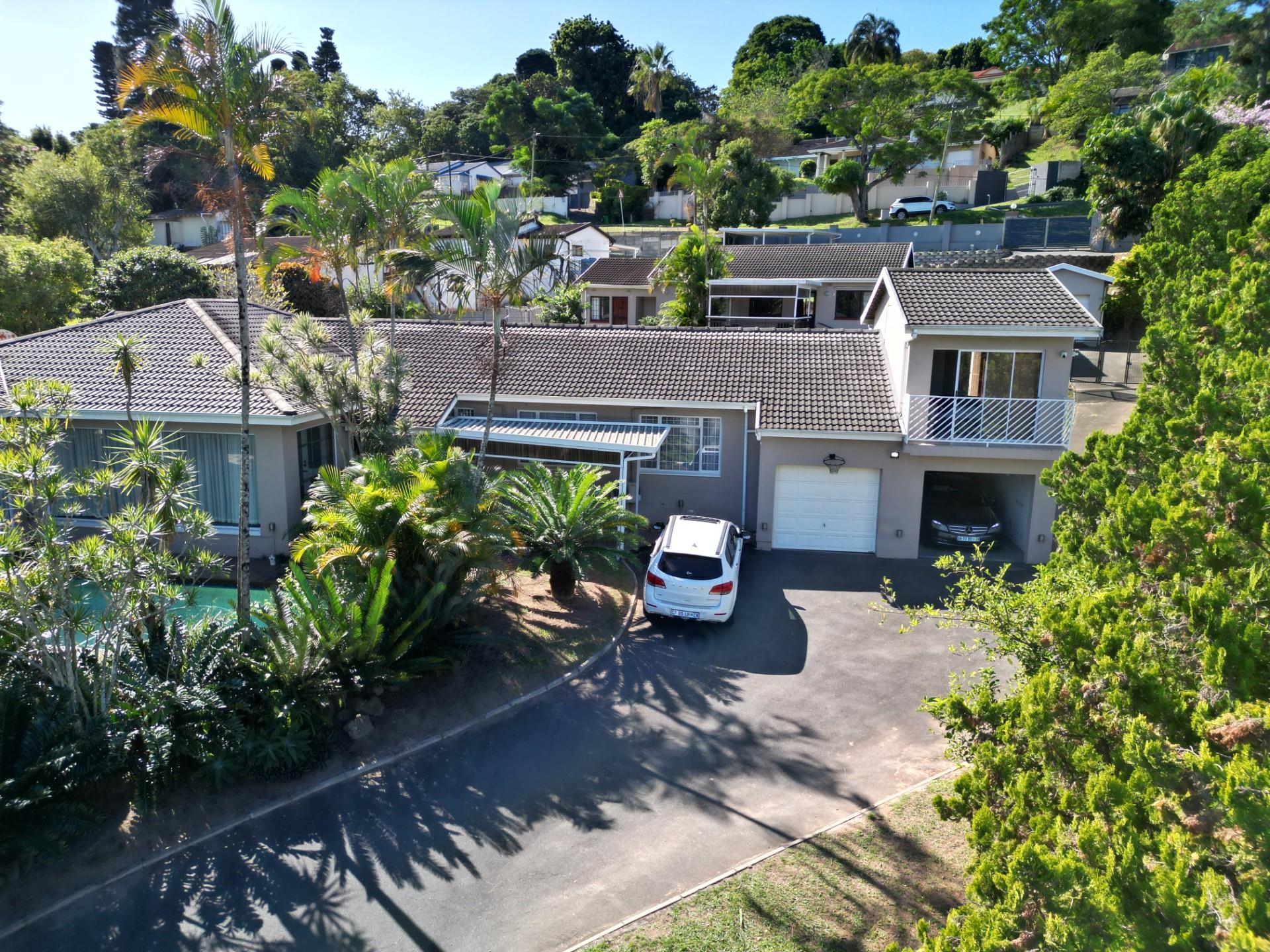 4 Bedroom House with 3 Bedroom Cottage For Sale in Farningham Ridge, Pinetown, KwaZulu Natal