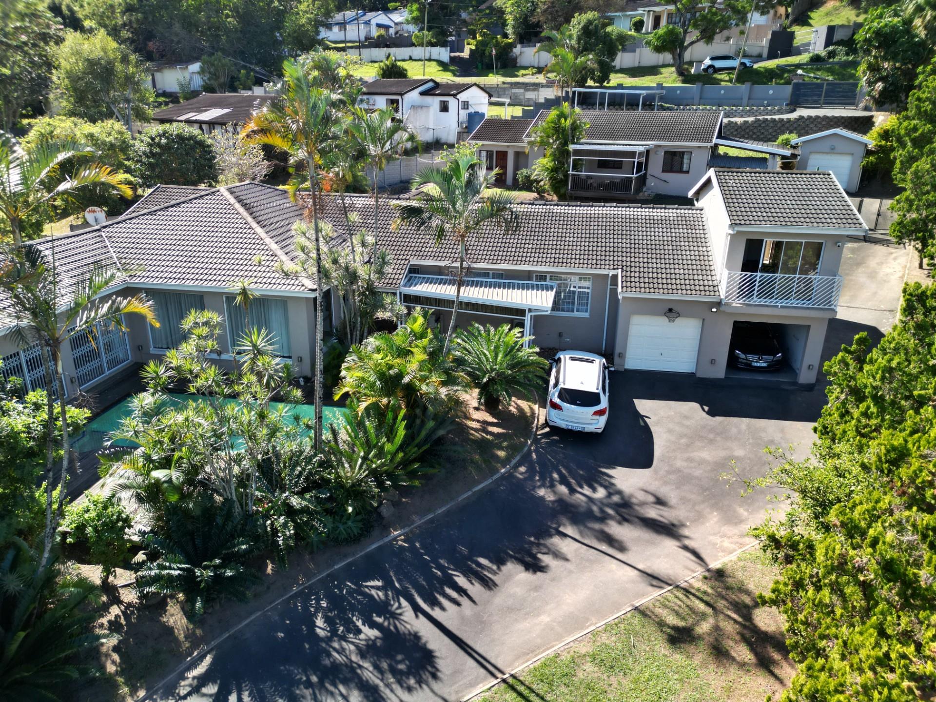 4 Bedroom House with 3 Bedroom Cottage For Sale in Farningham Ridge, Pinetown, KwaZulu Natal