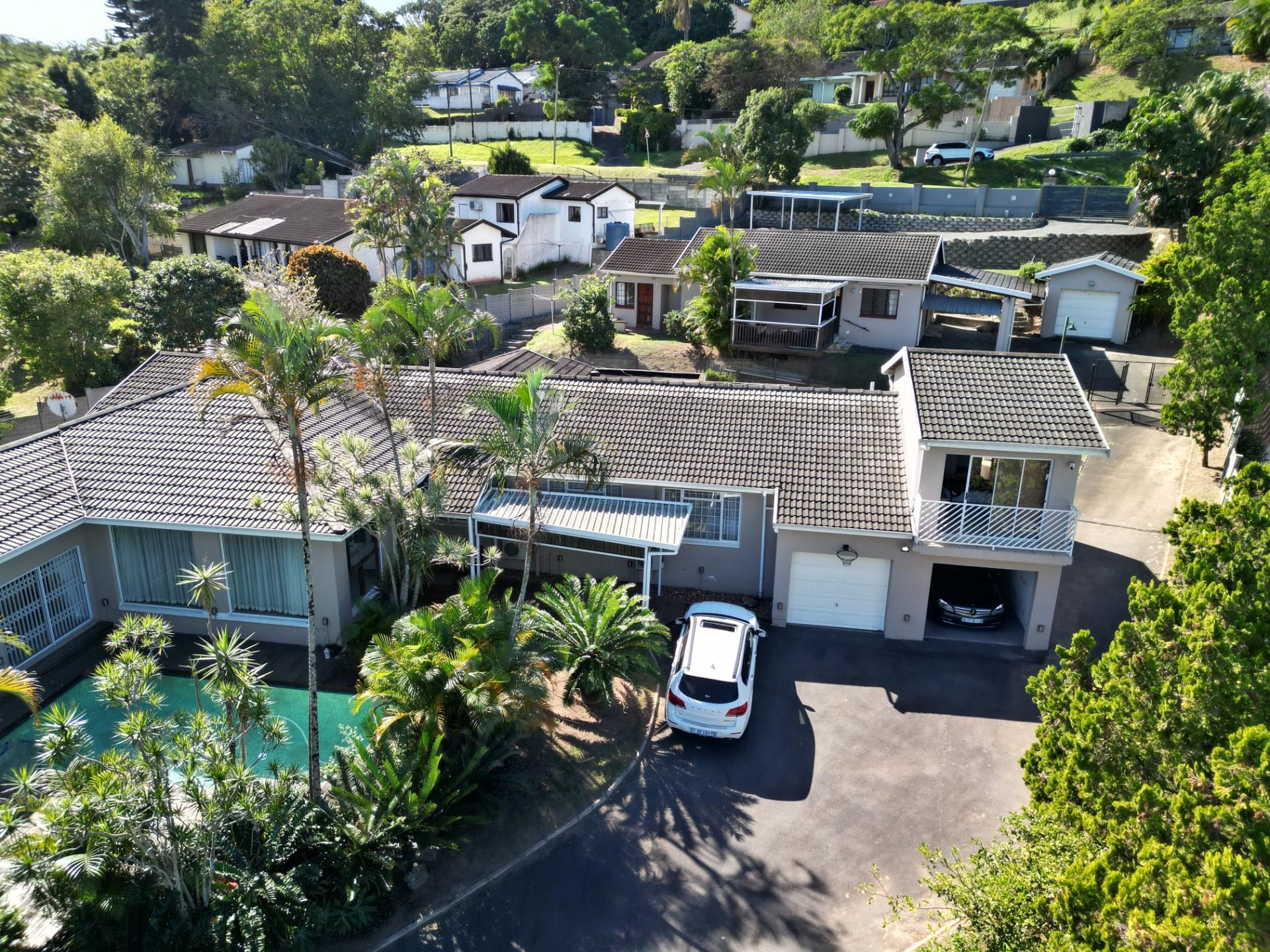 4 Bedroom House with 3 Bedroom Cottage For Sale in Farningham Ridge, Pinetown, KwaZulu Natal