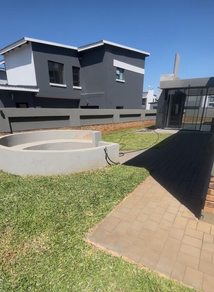 Standalone house For Sale in Roodepark Eco Estate, Kameeldrift East, Pretoria