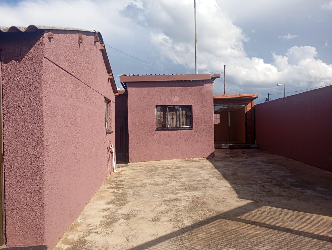 House To Rent in Naledi, Soweto